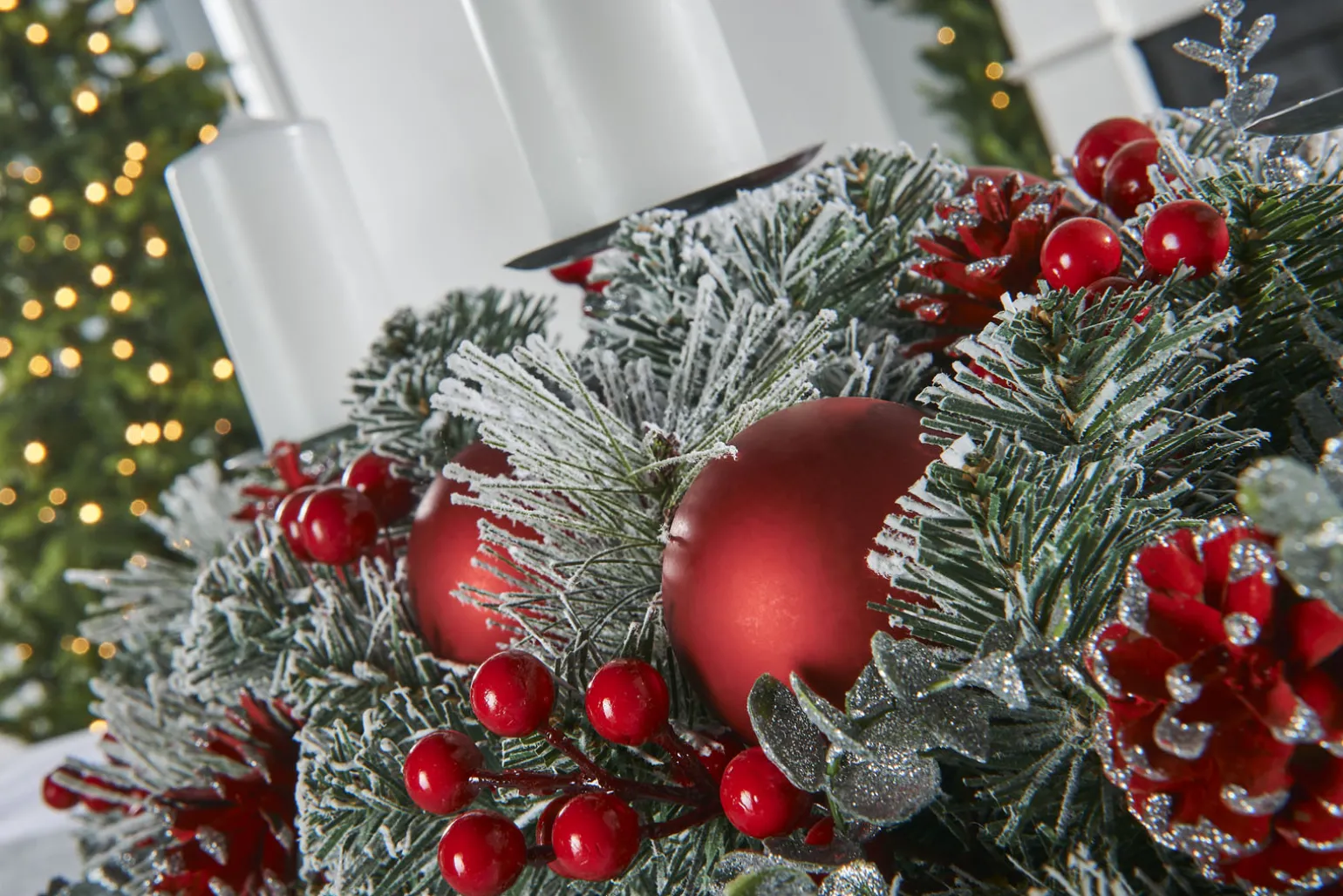 WeRChristmas 3 Pillar Decorated Garland Candle Holder, Frosted, 76 Cm^ Table Decorations|Decorated Garlands
