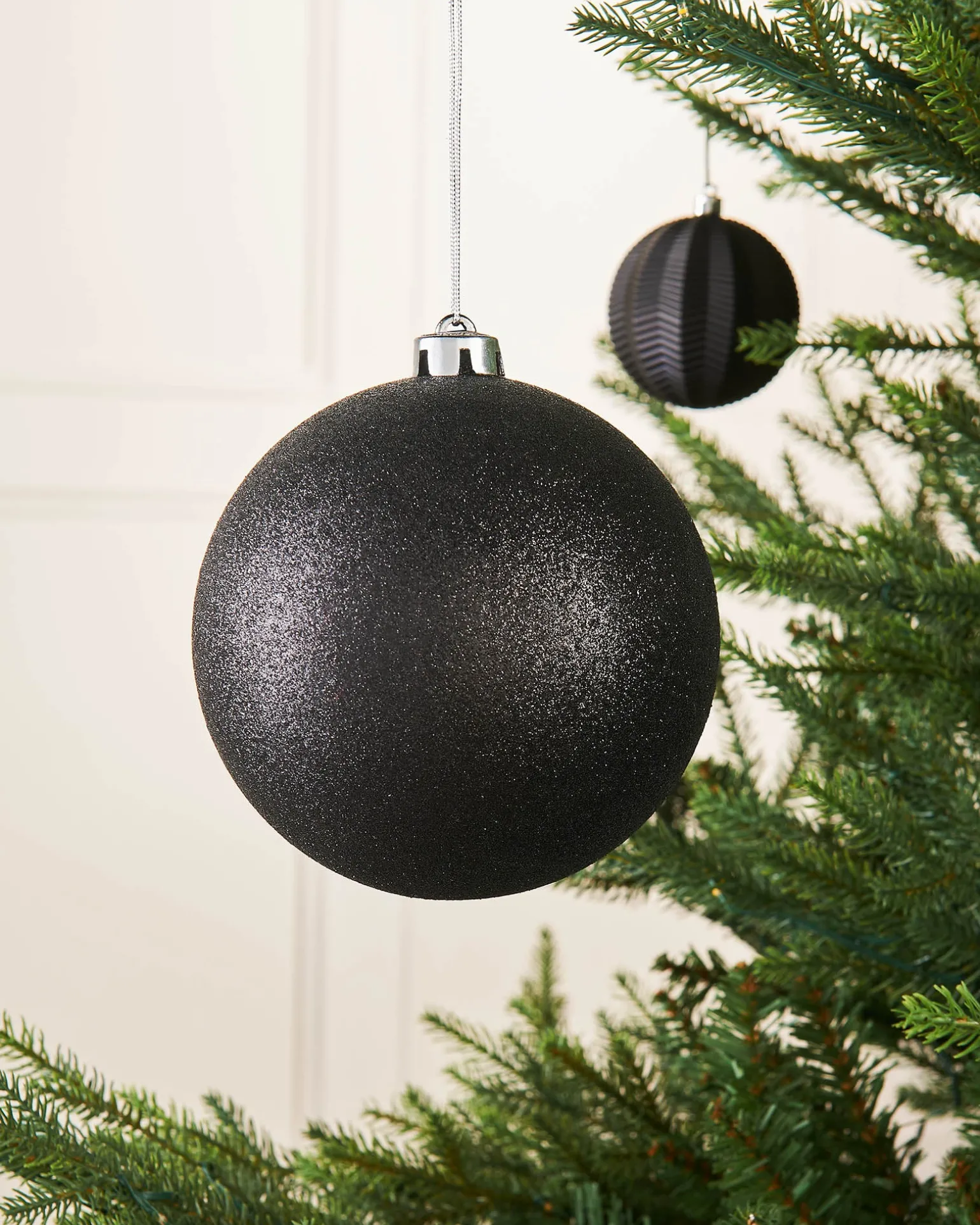 WeRChristmas Black Large Glitter Shatterproof Bauble, 15 Cm^ Oversized Baubles|Shatterproof Baubles