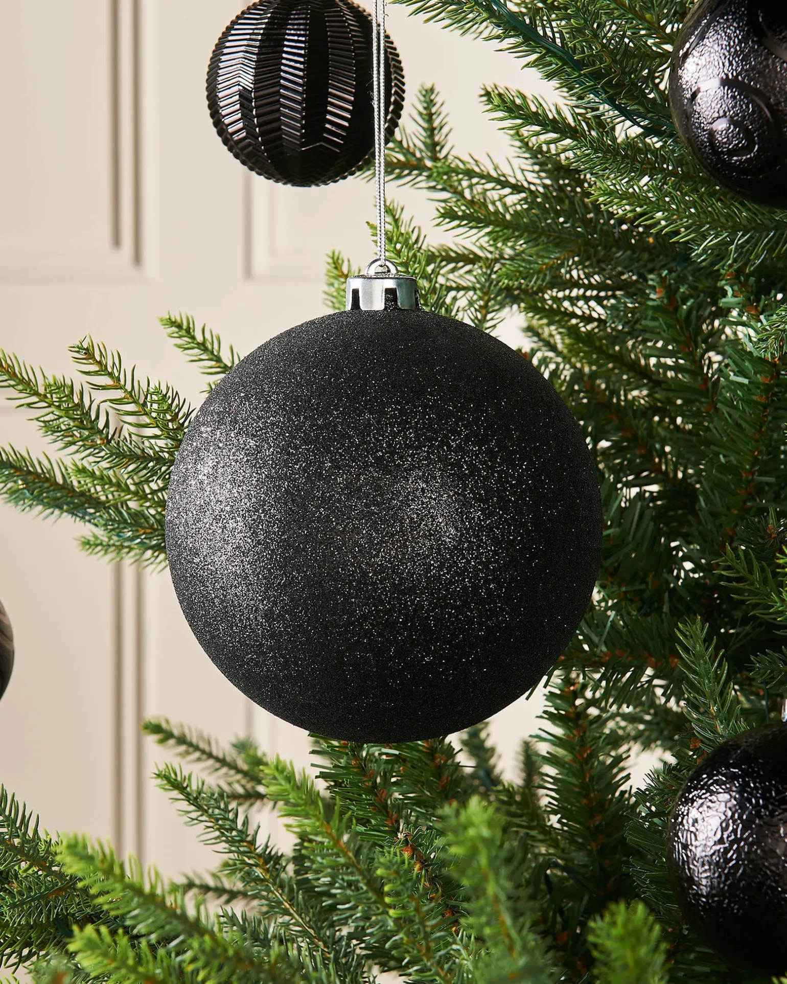 WeRChristmas Black Large Glitter Shatterproof Bauble, 15 Cm^ Oversized Baubles|Shatterproof Baubles