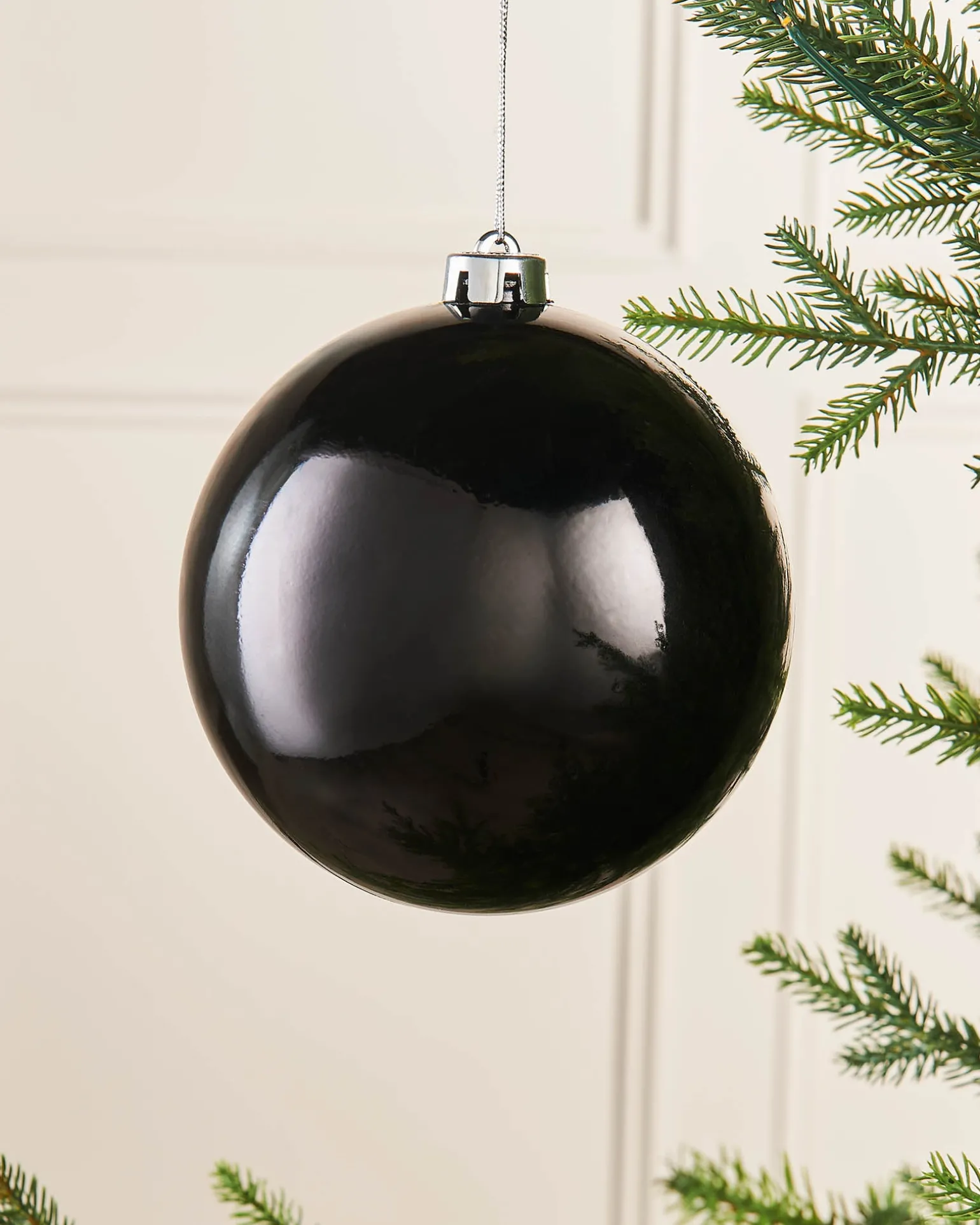 WeRChristmas Black Large Gloss Shatterproof Bauble, 15 Cm^ Oversized Baubles|Shatterproof Baubles