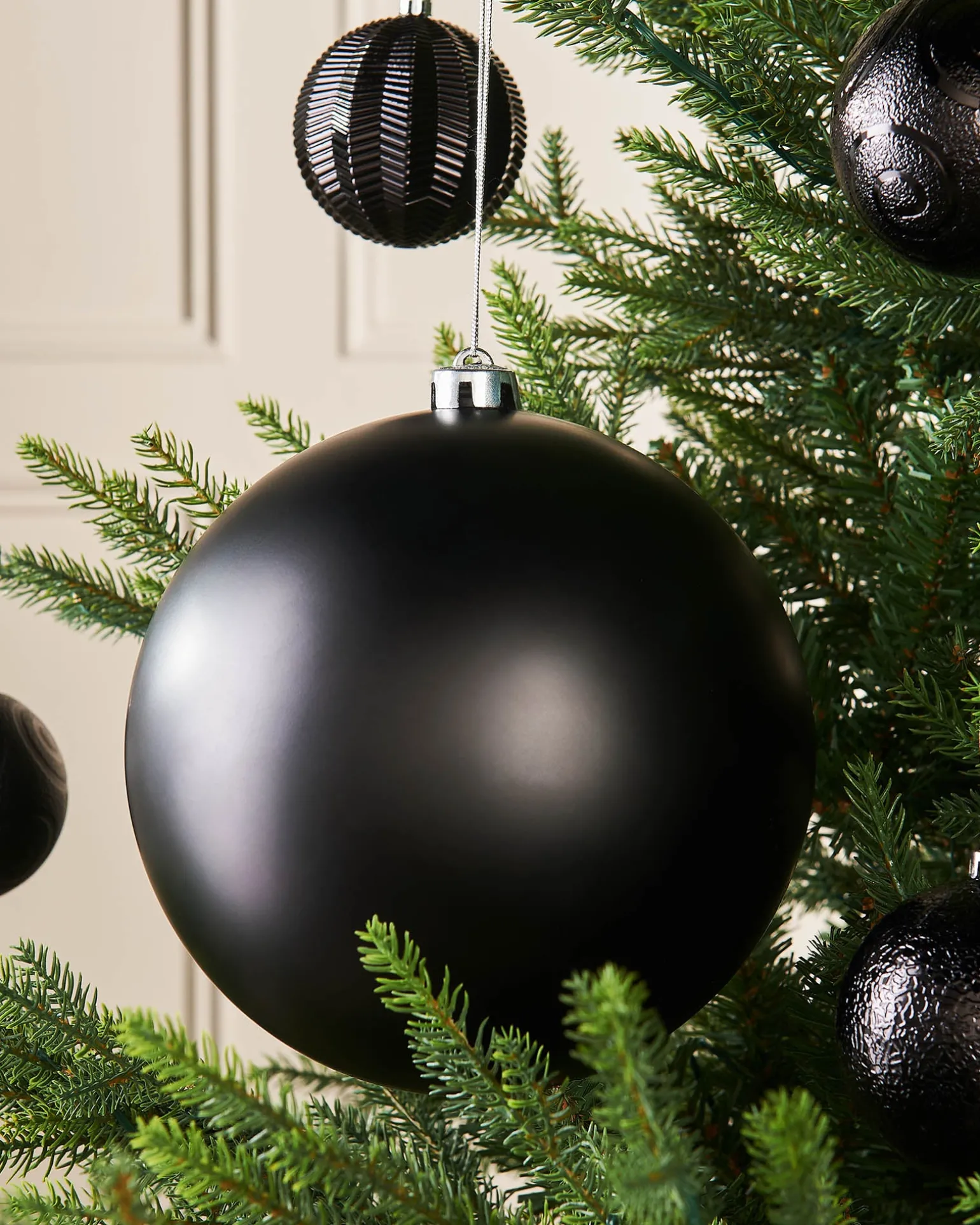 WeRChristmas Black Large Matt Shatterproof Bauble, 20 Cm^ Oversized Baubles|Shatterproof Baubles