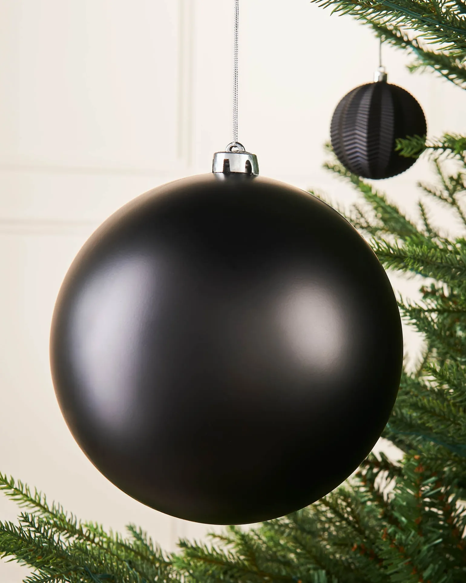 WeRChristmas Black Large Matt Shatterproof Bauble, 20 Cm^ Oversized Baubles|Shatterproof Baubles