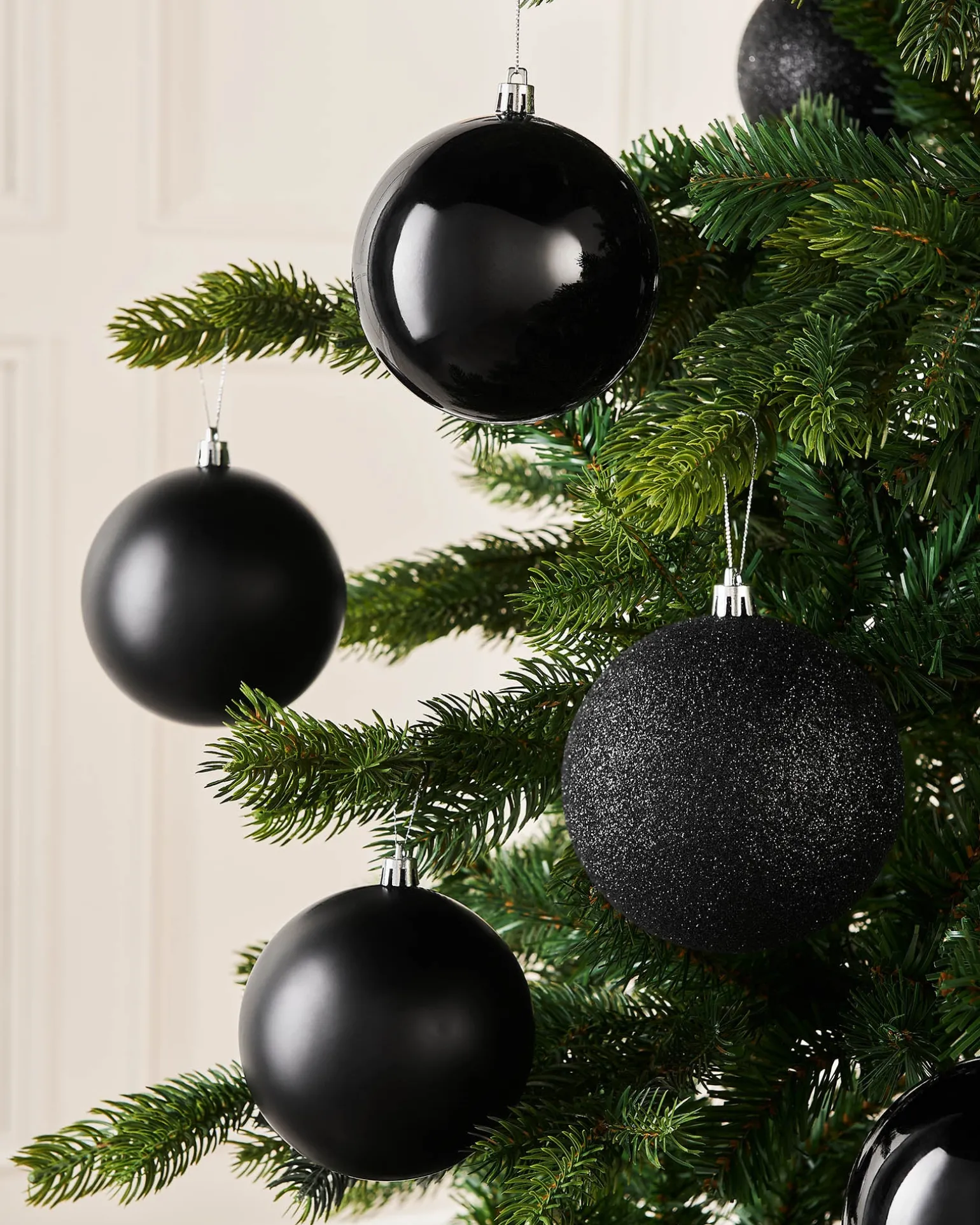 WeRChristmas Black Shatterproof Baubles, 9 Pack, 10 Cm^ Oversized Baubles|Shatterproof Baubles