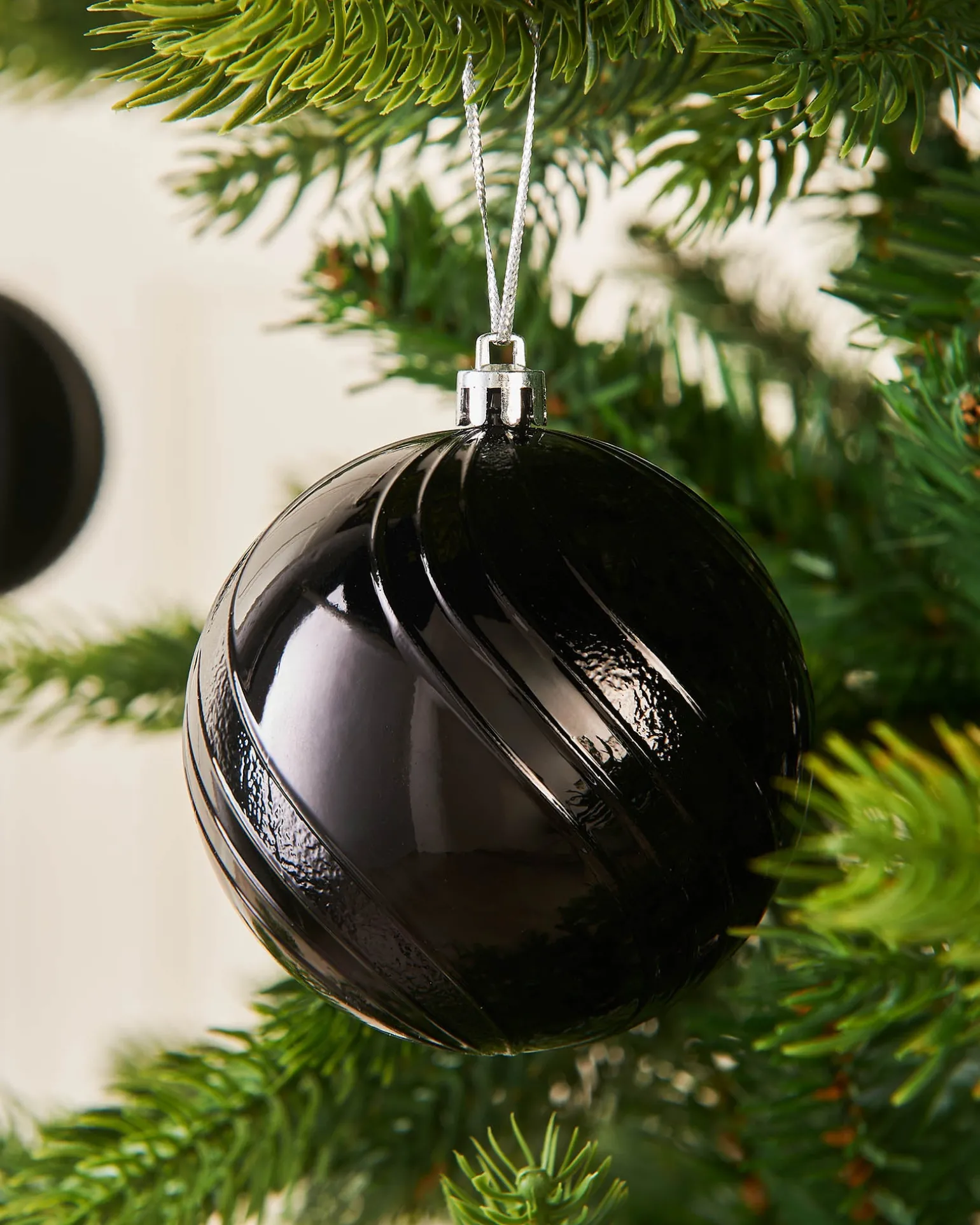 WeRChristmas Black Shatterproof Baubles, 16 Pack, 8 Cm^ Shatterproof Baubles