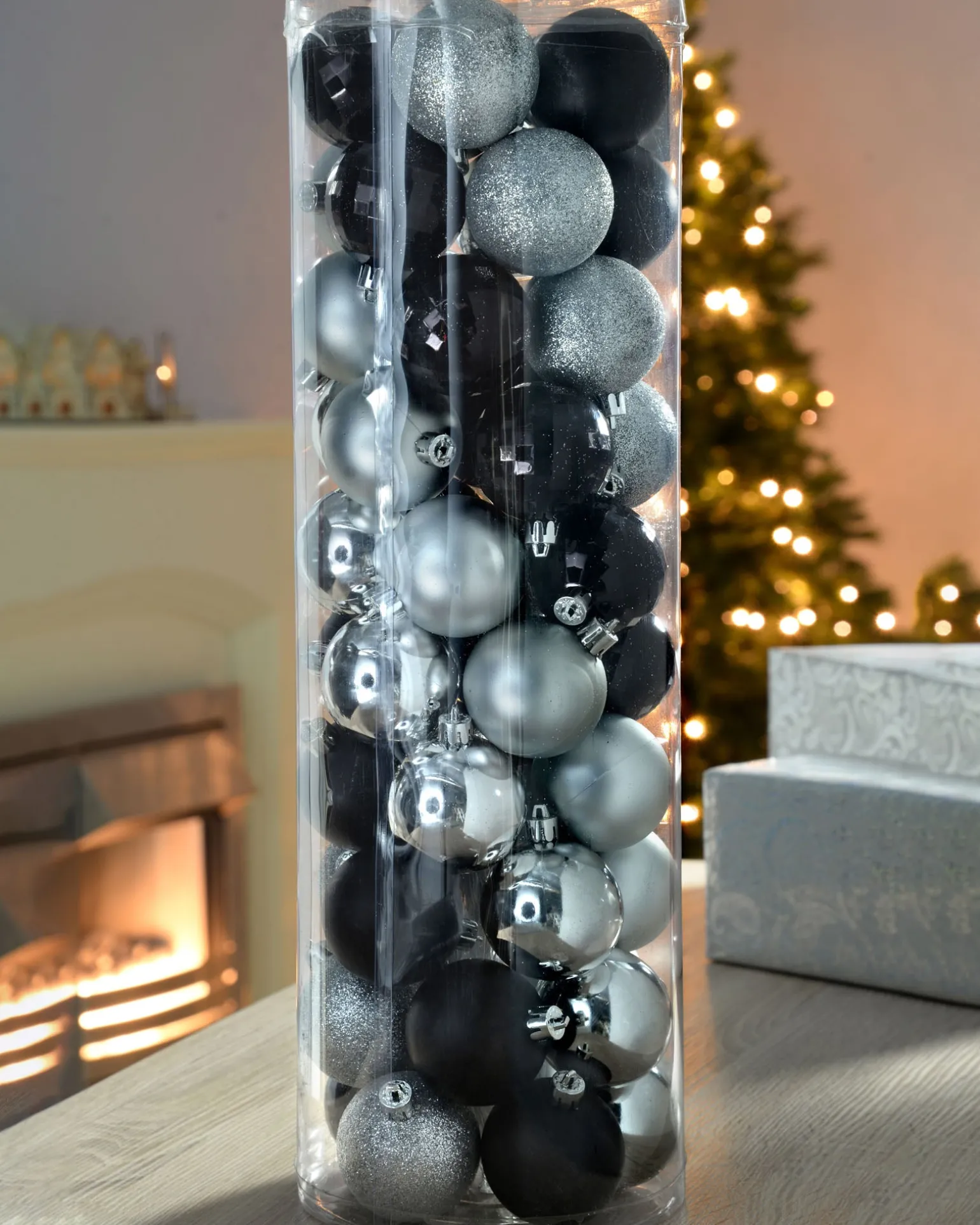 WeRChristmas Black/Silver Shatterproof Baubles, 50 Pack^ Shatterproof Baubles