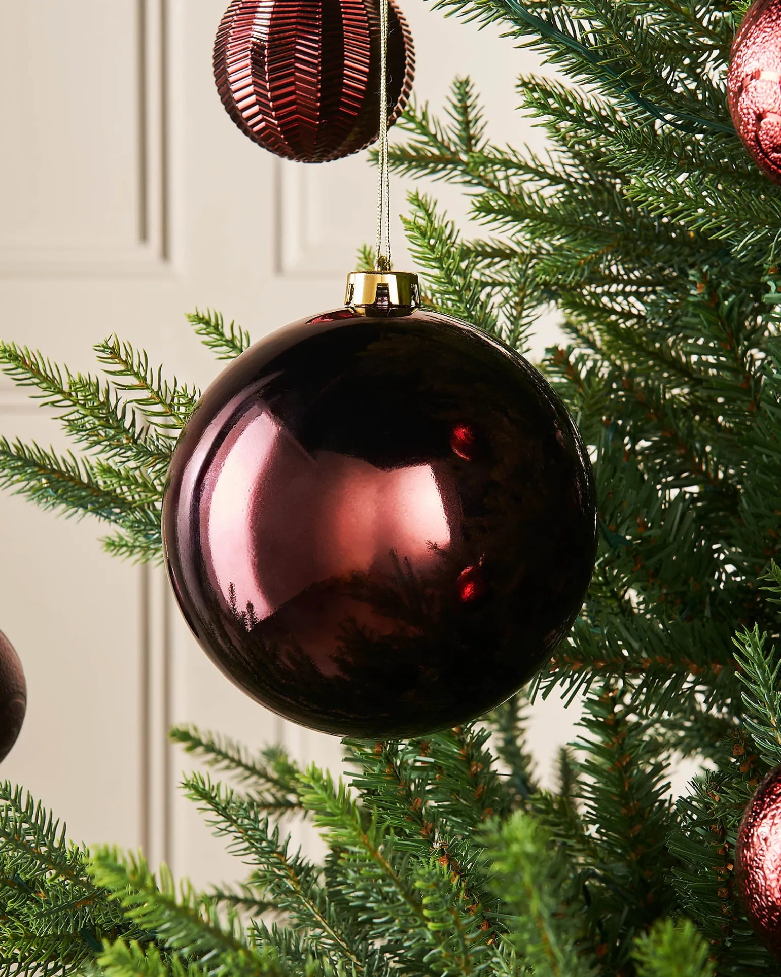 WeRChristmas Burgundy Large Gloss Shatterproof Bauble, 15 Cm^ Oversized Baubles|Shatterproof Baubles