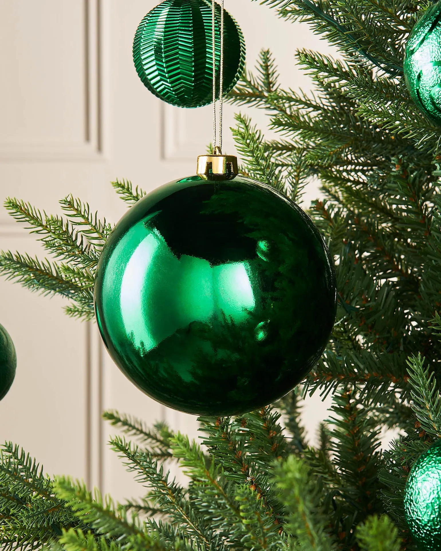 WeRChristmas Christmas Green Large Gloss Shatterproof Bauble, 15 Cm^ Oversized Baubles|Shatterproof Baubles