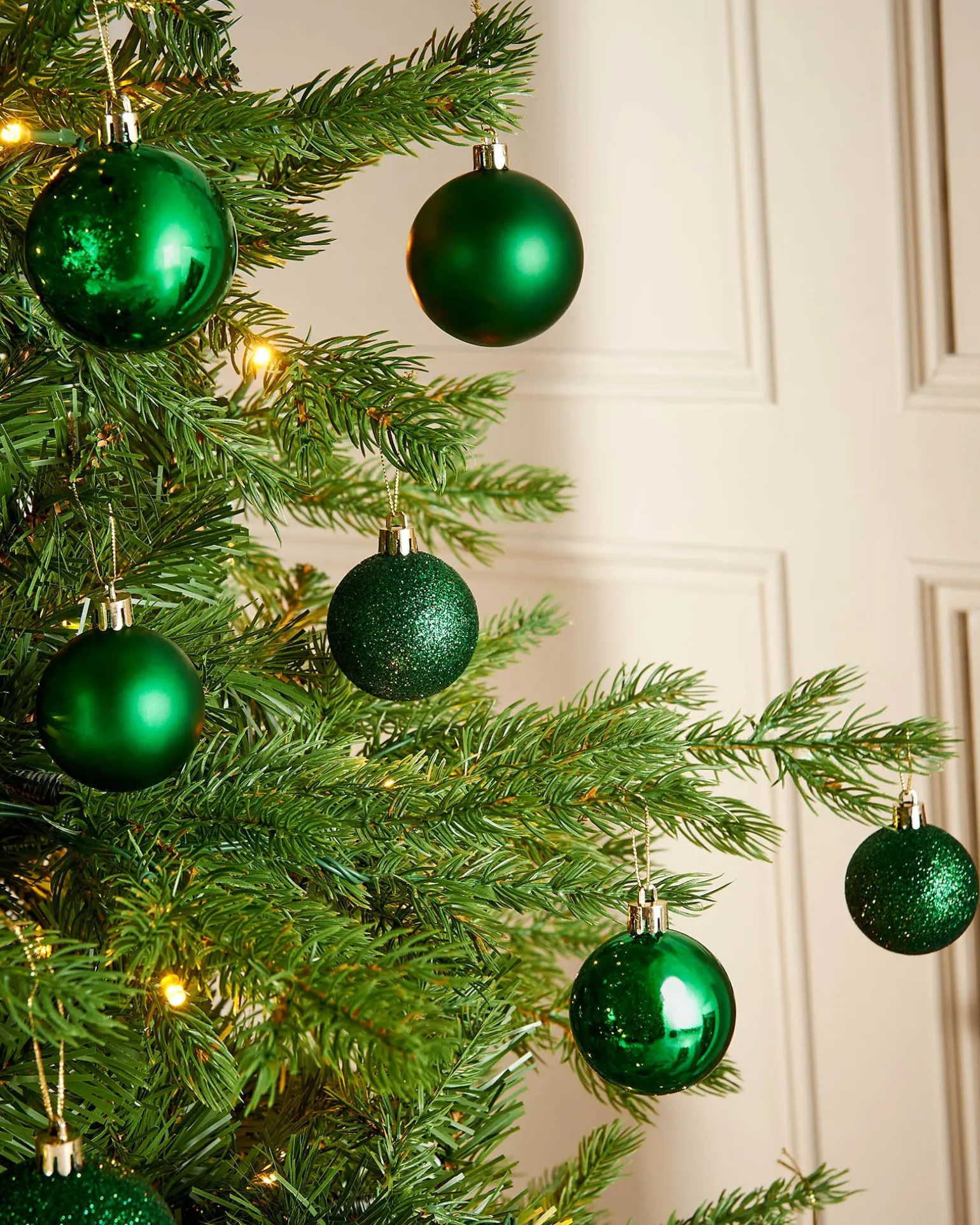 WeRChristmas Christmas Green Shatterproof Bauble, 50 Pack^ Shatterproof Baubles
