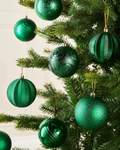 WeRChristmas Christmas Green Shatterproof Baubles, 16 Pack, 8 Cm^ Shatterproof Baubles