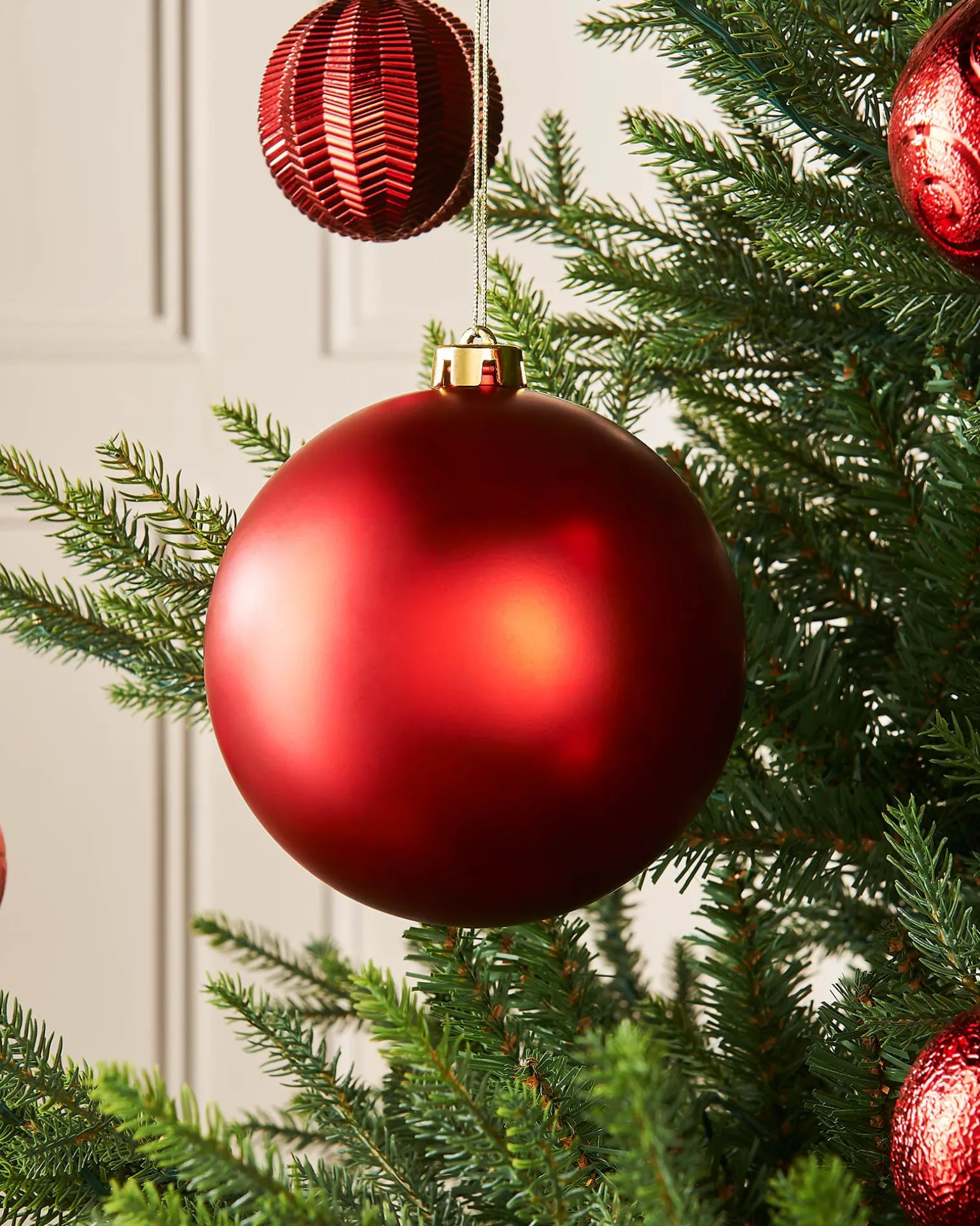 WeRChristmas Christmas Red Large Matt Shatterproof Bauble, 15 Cm^ Oversized Baubles|Shatterproof Baubles