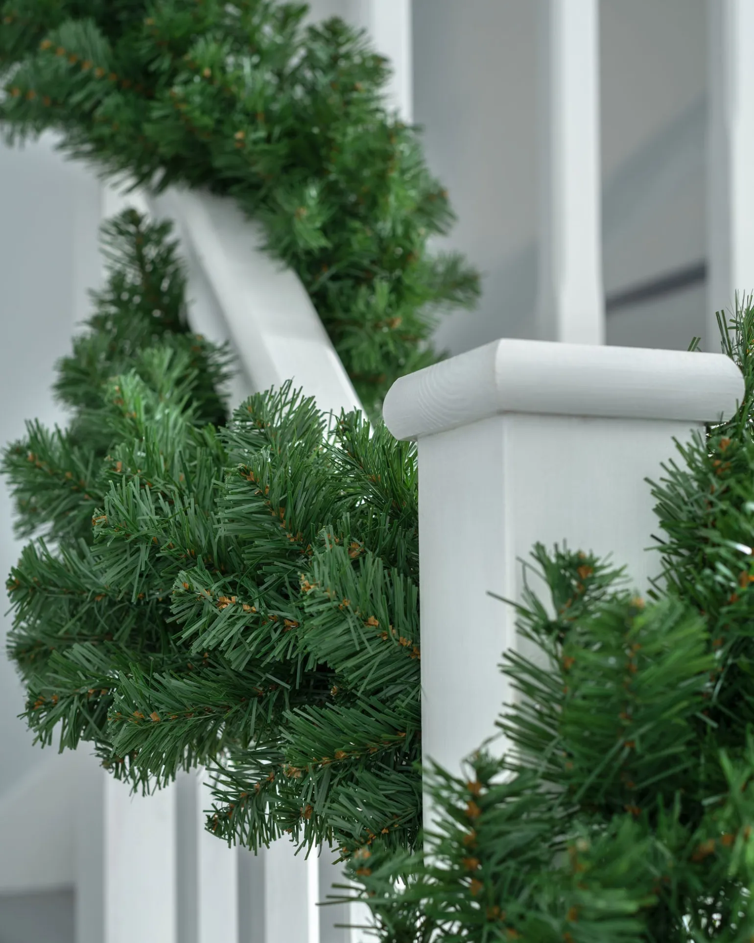 WeRChristmas Extra Thick Pine Garland, Green, 9 Ft^ Plain Garlands
