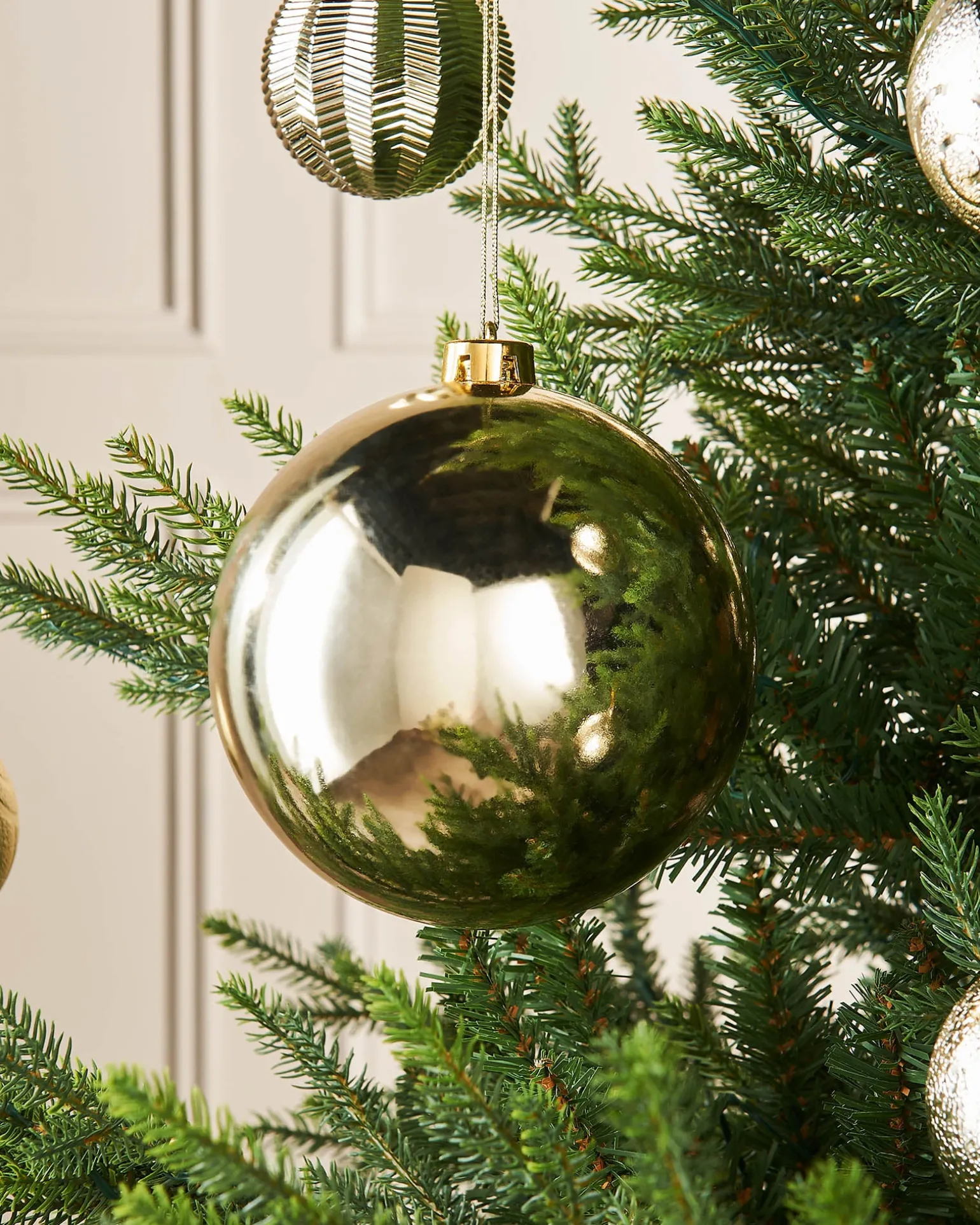 WeRChristmas Gold Large Gloss Shatterproof Bauble, 15 Cm^ Oversized Baubles|Shatterproof Baubles
