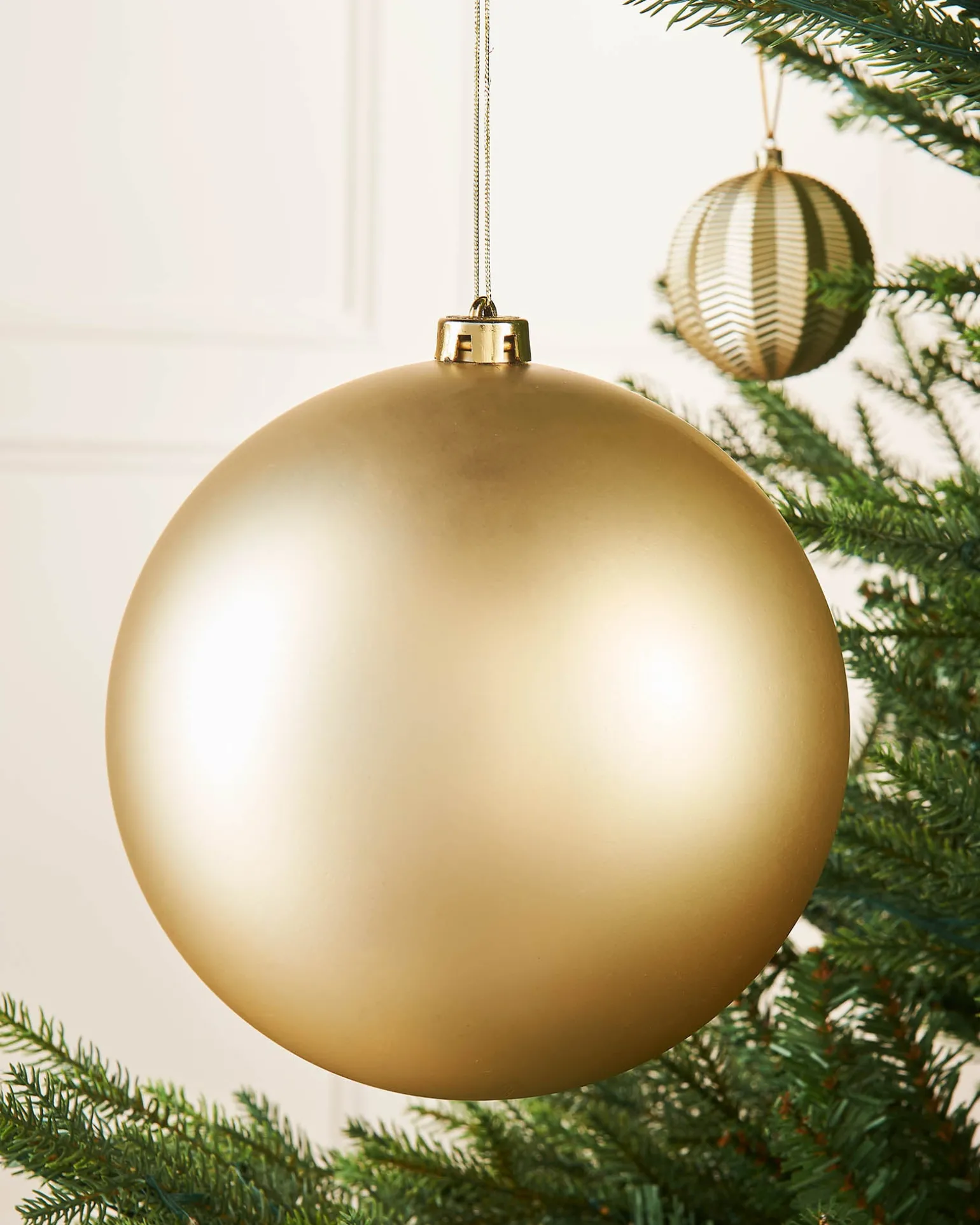 WeRChristmas Gold Large Matt Shatterproof Bauble, 20 Cm^ Oversized Baubles|Shatterproof Baubles