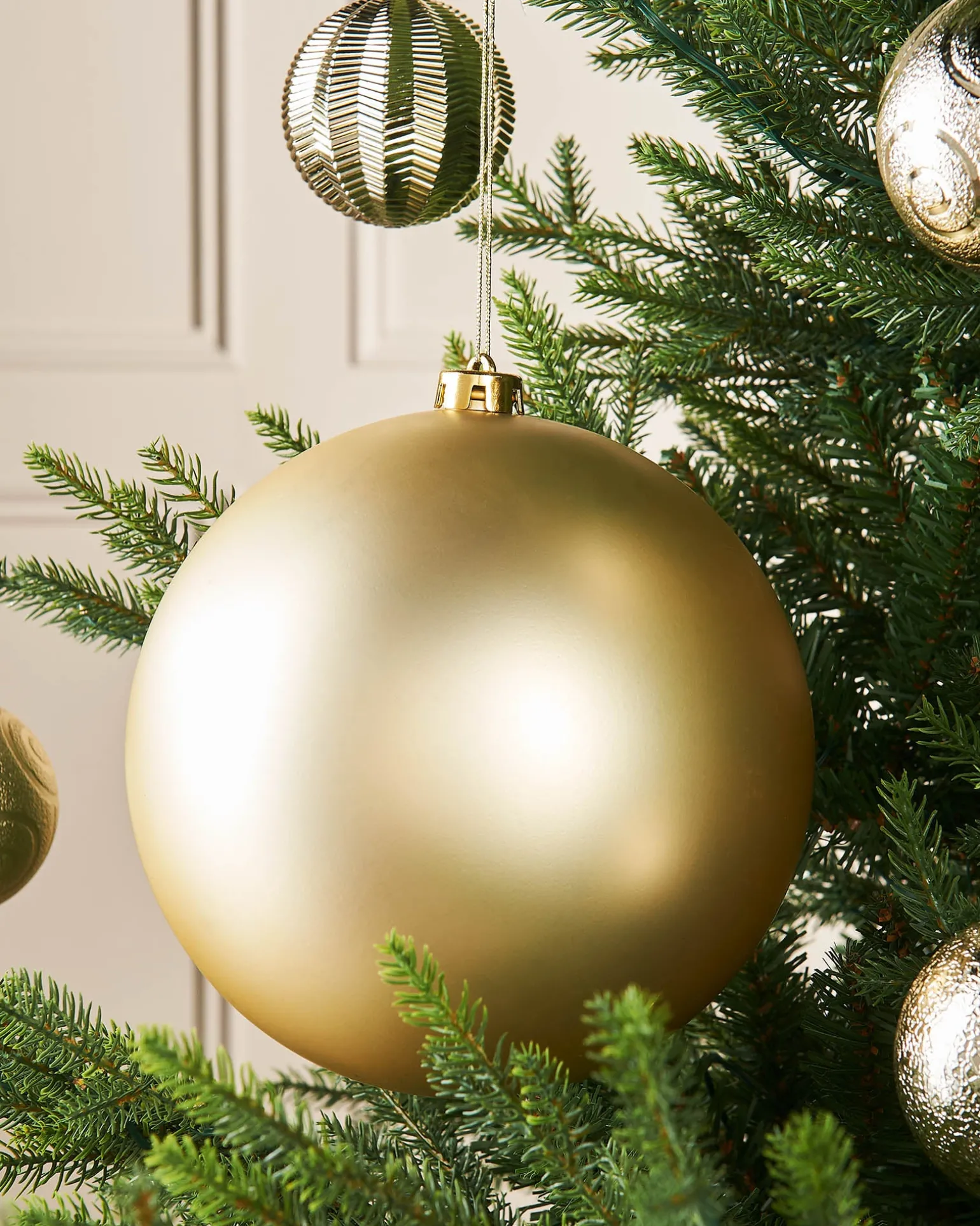 WeRChristmas Gold Large Matt Shatterproof Bauble, 20 Cm^ Oversized Baubles|Shatterproof Baubles