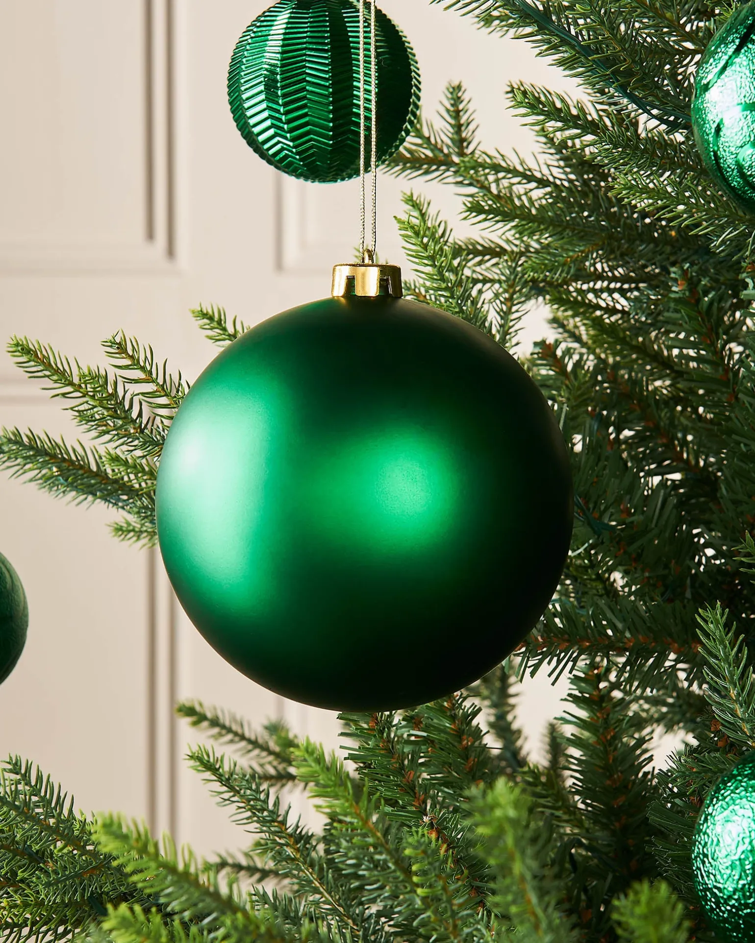 WeRChristmas Green Large Matt Shatterproof Bauble, 15 Cm^ Oversized Baubles|Shatterproof Baubles