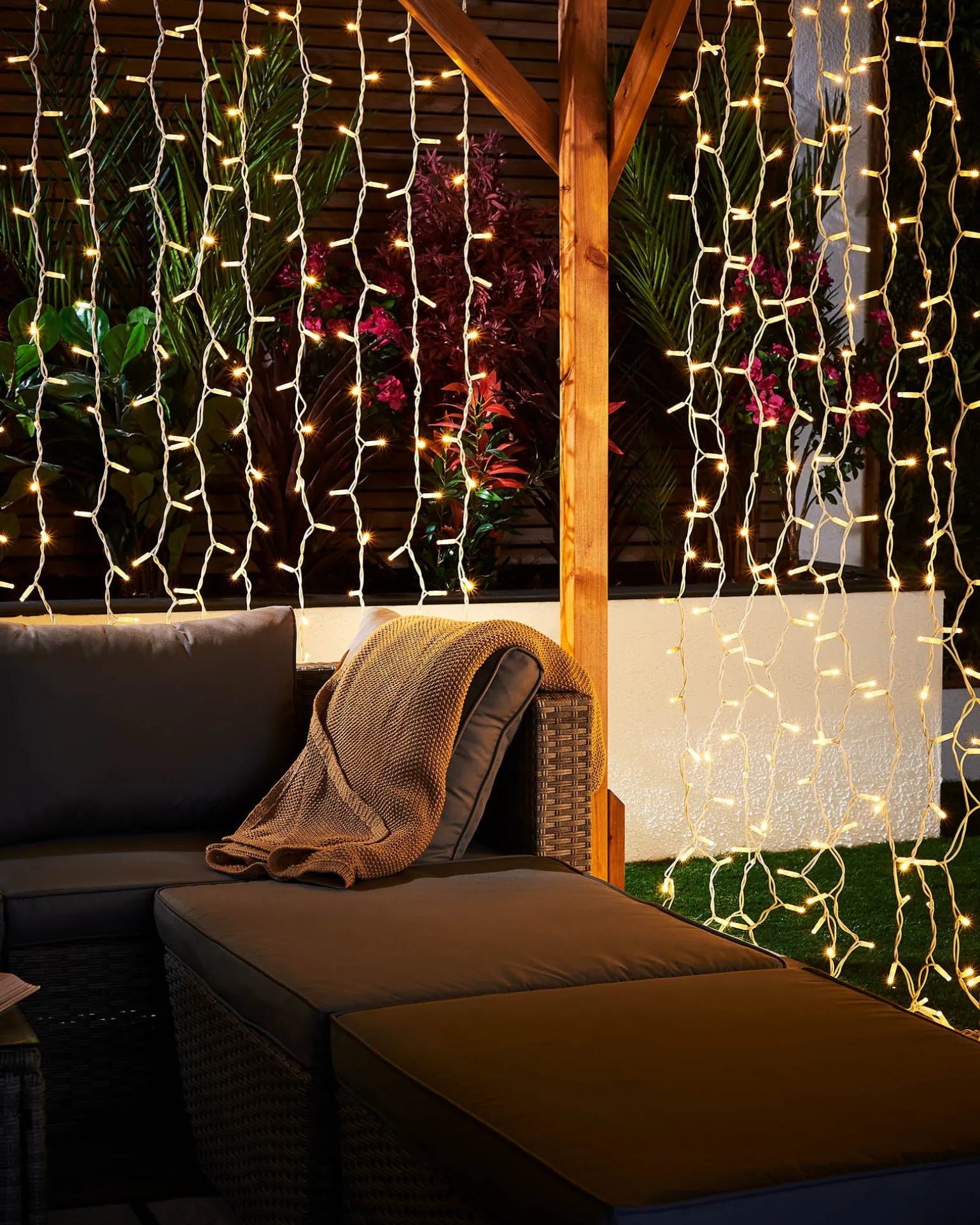 WeRChristmas LINK PRO LED Curtain Lights, White Cable, 2.5 M Drop, Warm White^ Link Pro|Curtain & Net Lights