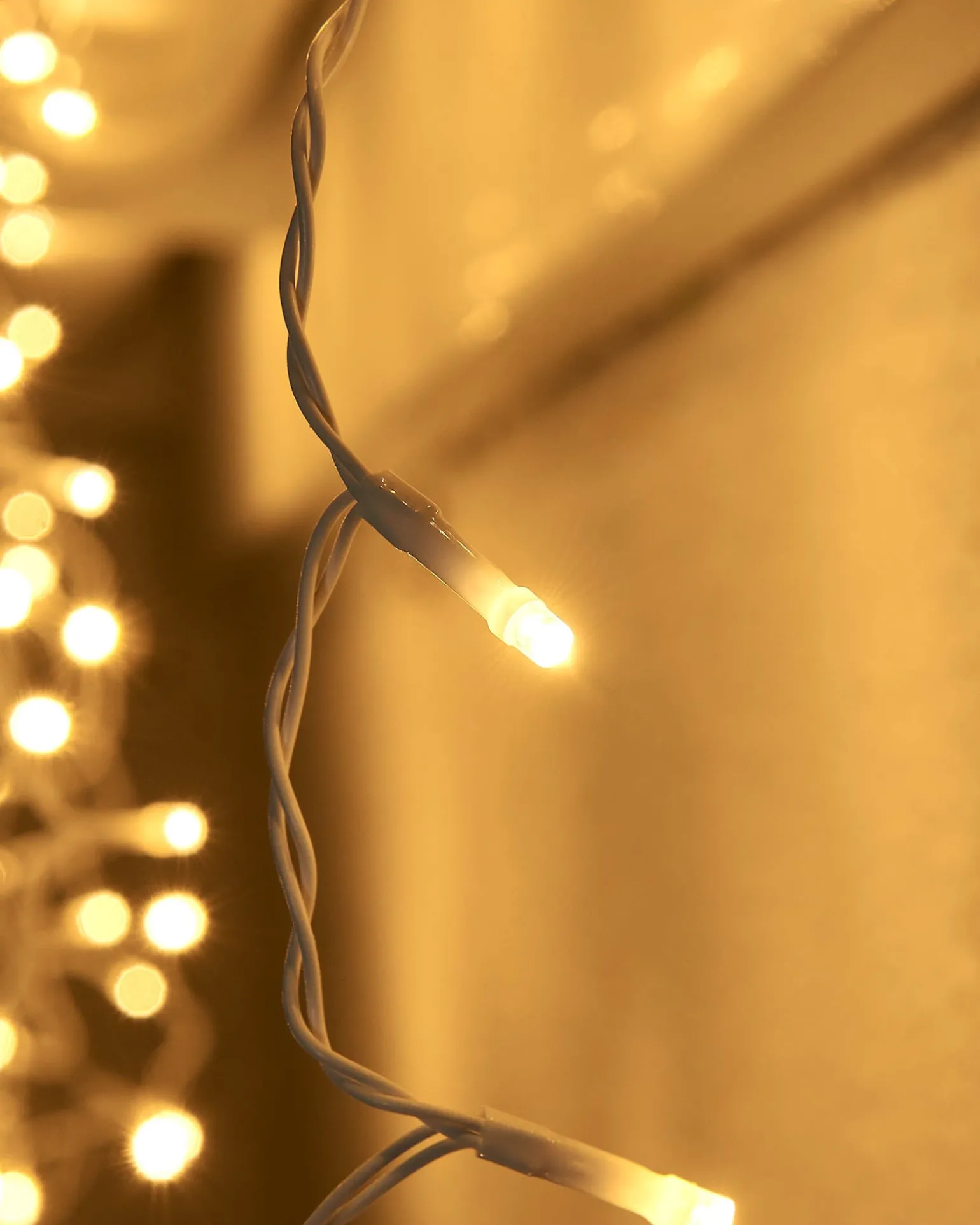 WeRChristmas LINK UP LED Icicle Lights, White Cable, Warm White^ Link Up|Connectable Lights