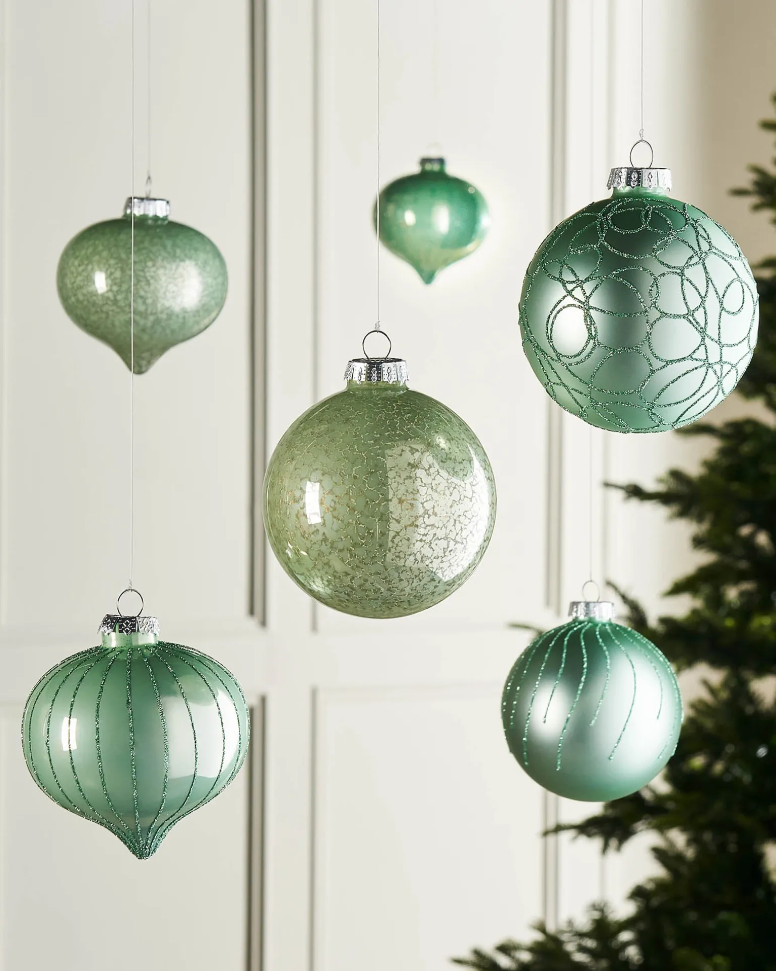 WeRChristmas Mint Green Glass Baubles, 6 Pack, 10 Cm^ Glass Baubles