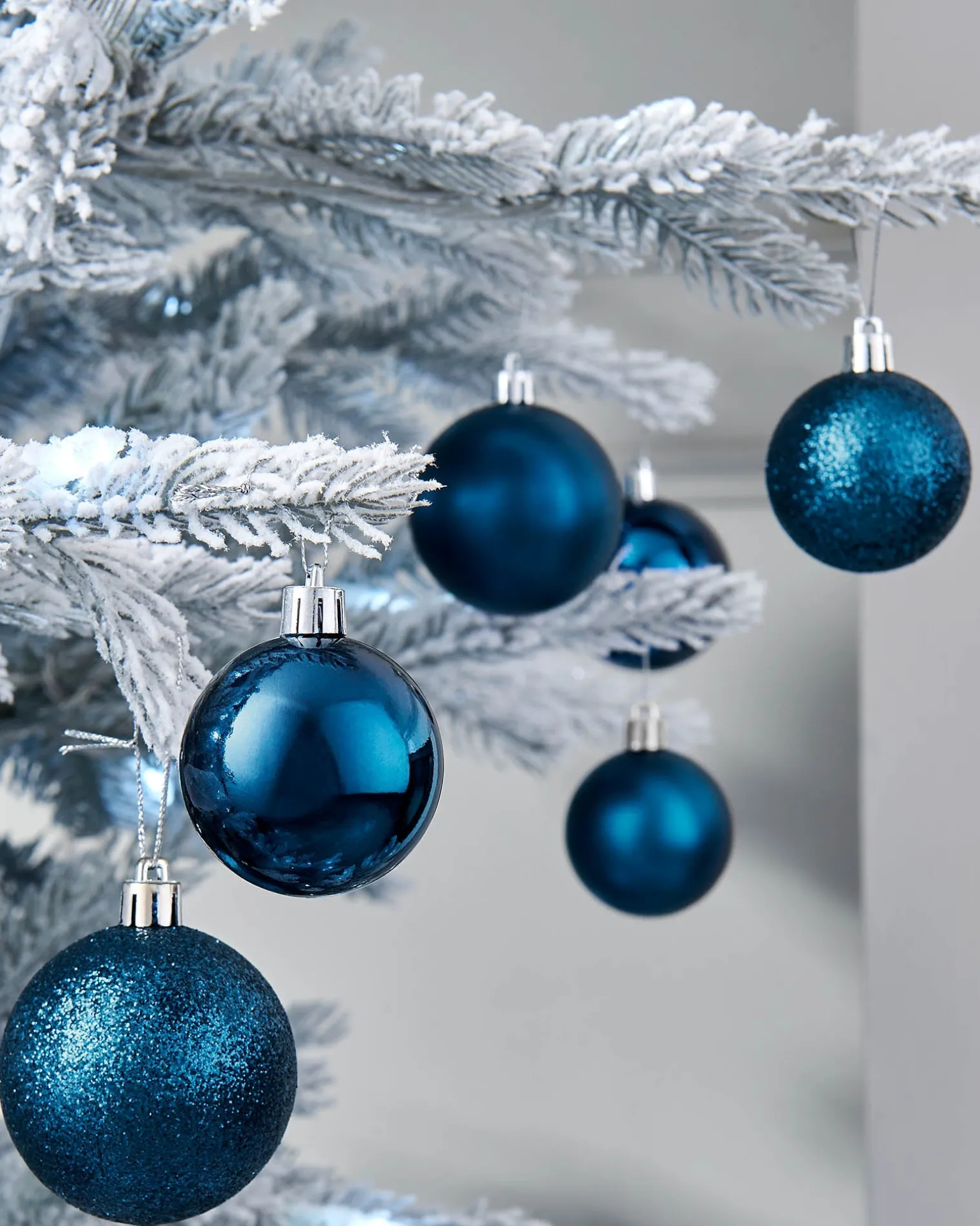 WeRChristmas Navy Blue Shatterproof Bauble, 50 Pack^ Shatterproof Baubles