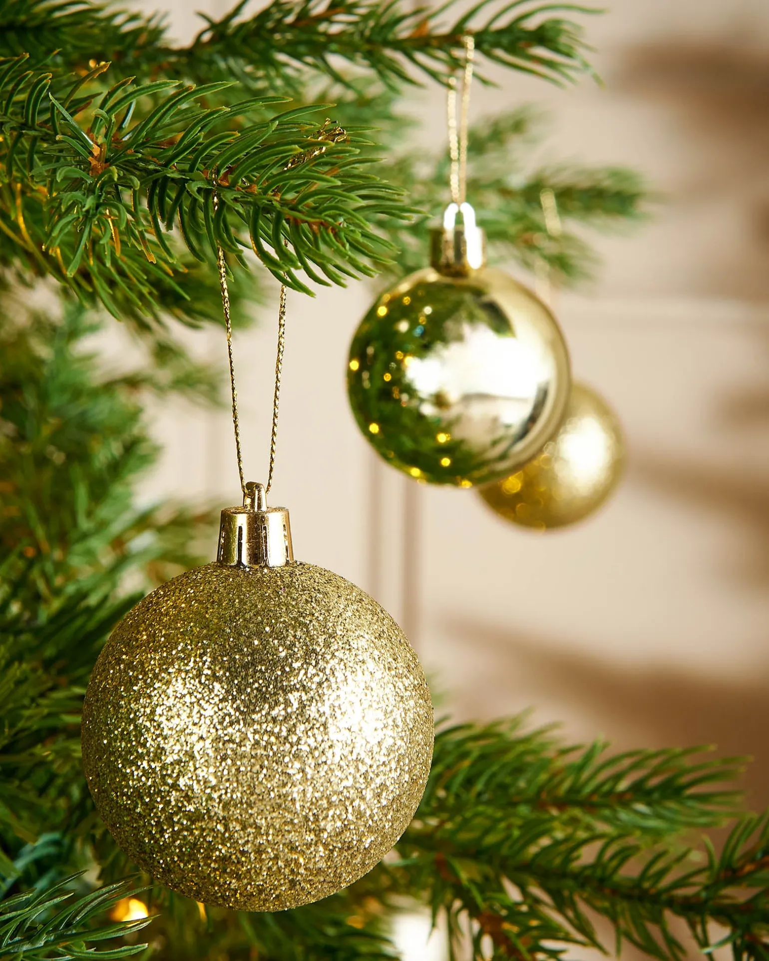 WeRChristmas Pale Gold Shatterproof Bauble, 50 Pack^ Shatterproof Baubles