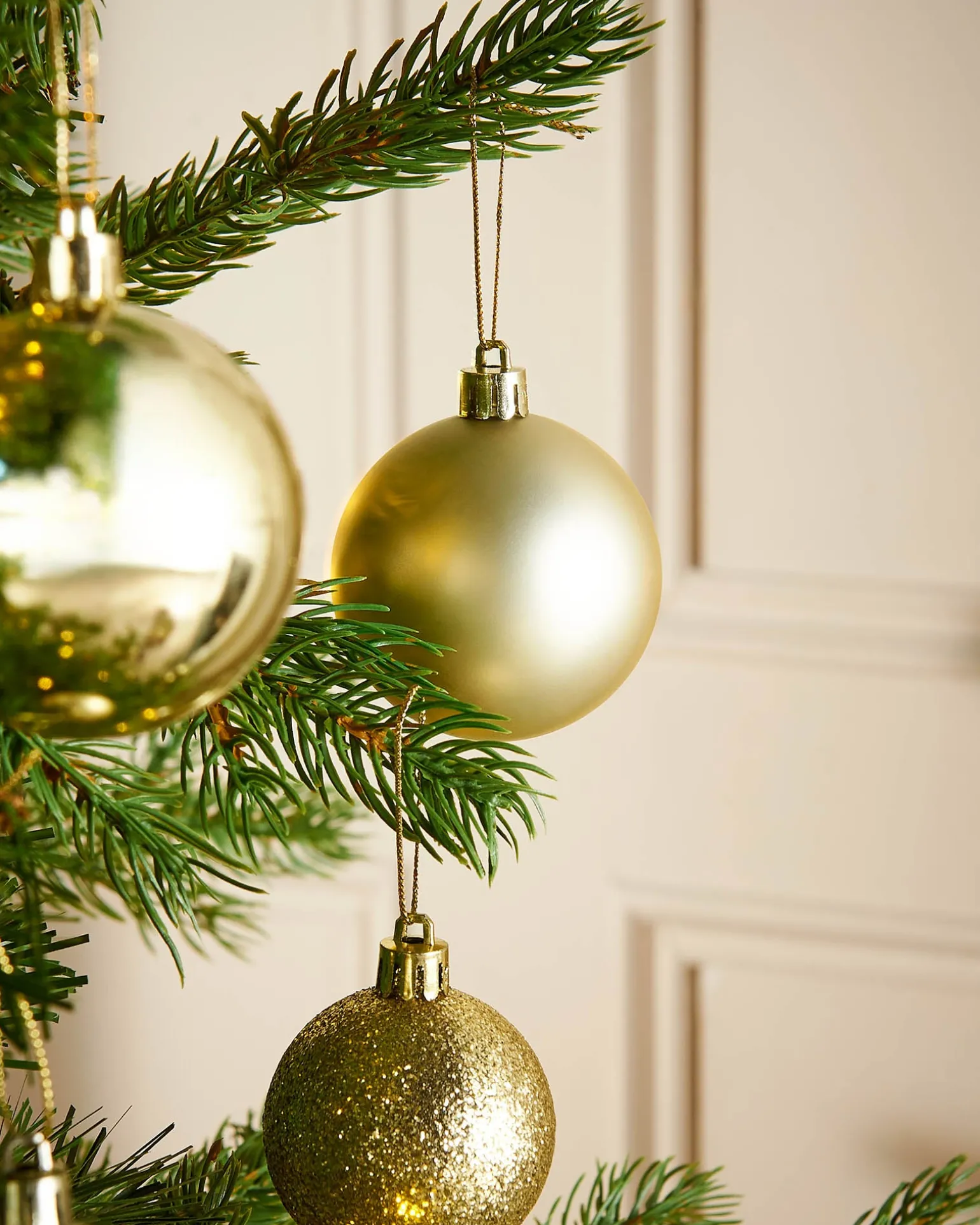 WeRChristmas Pale Gold Shatterproof Bauble, 50 Pack^ Shatterproof Baubles