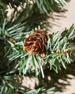 WeRChristmas Potted Craford Blue Pine Decorated Christmas Tree, 3 Ft^ Budget Christmas Trees|Potted Christmas Trees