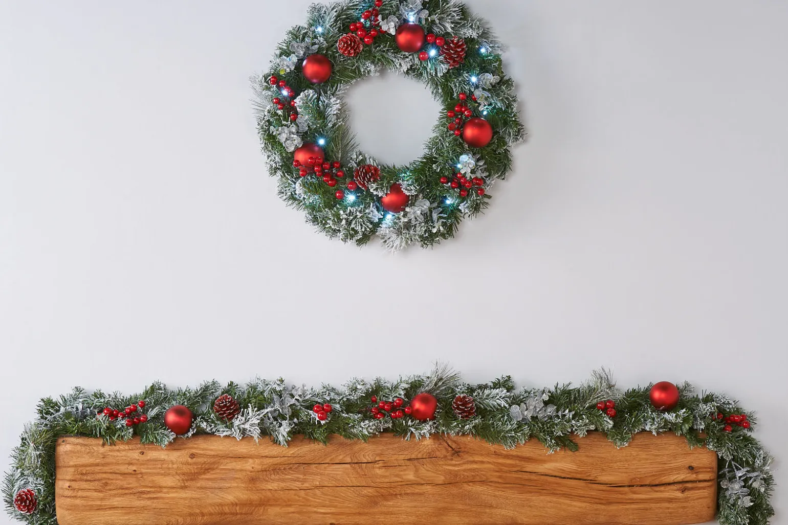 WeRChristmas Pre-Decorated Frosted Garland, 6 Ft^ Decorated Garlands