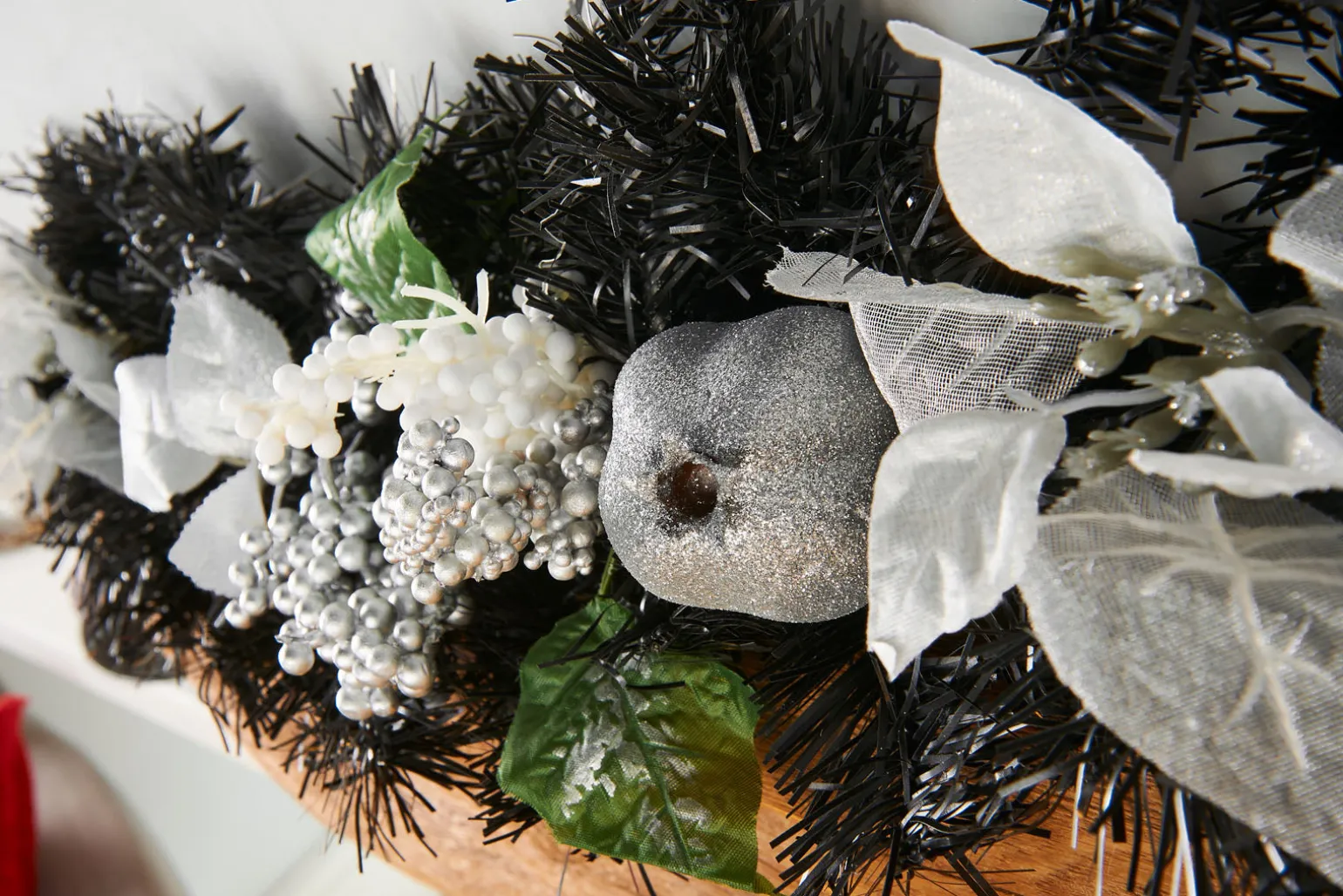 WeRChristmas Pre-Decorated Garland, Black/Silver, 6 Ft^ Decorated Garlands