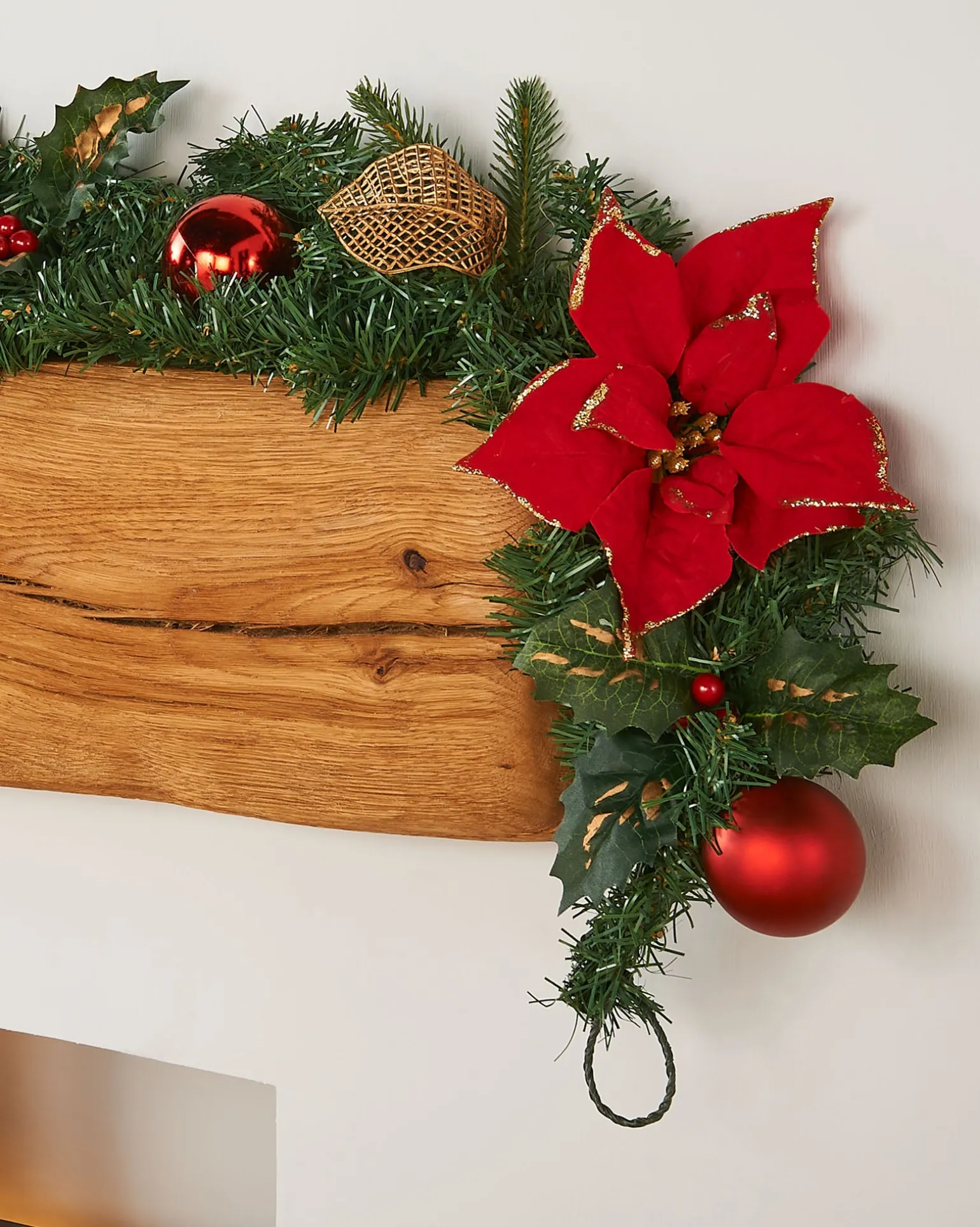 WeRChristmas Pre-Decorated Garland, Red/Gold, 6 Ft^ Decorated Garlands