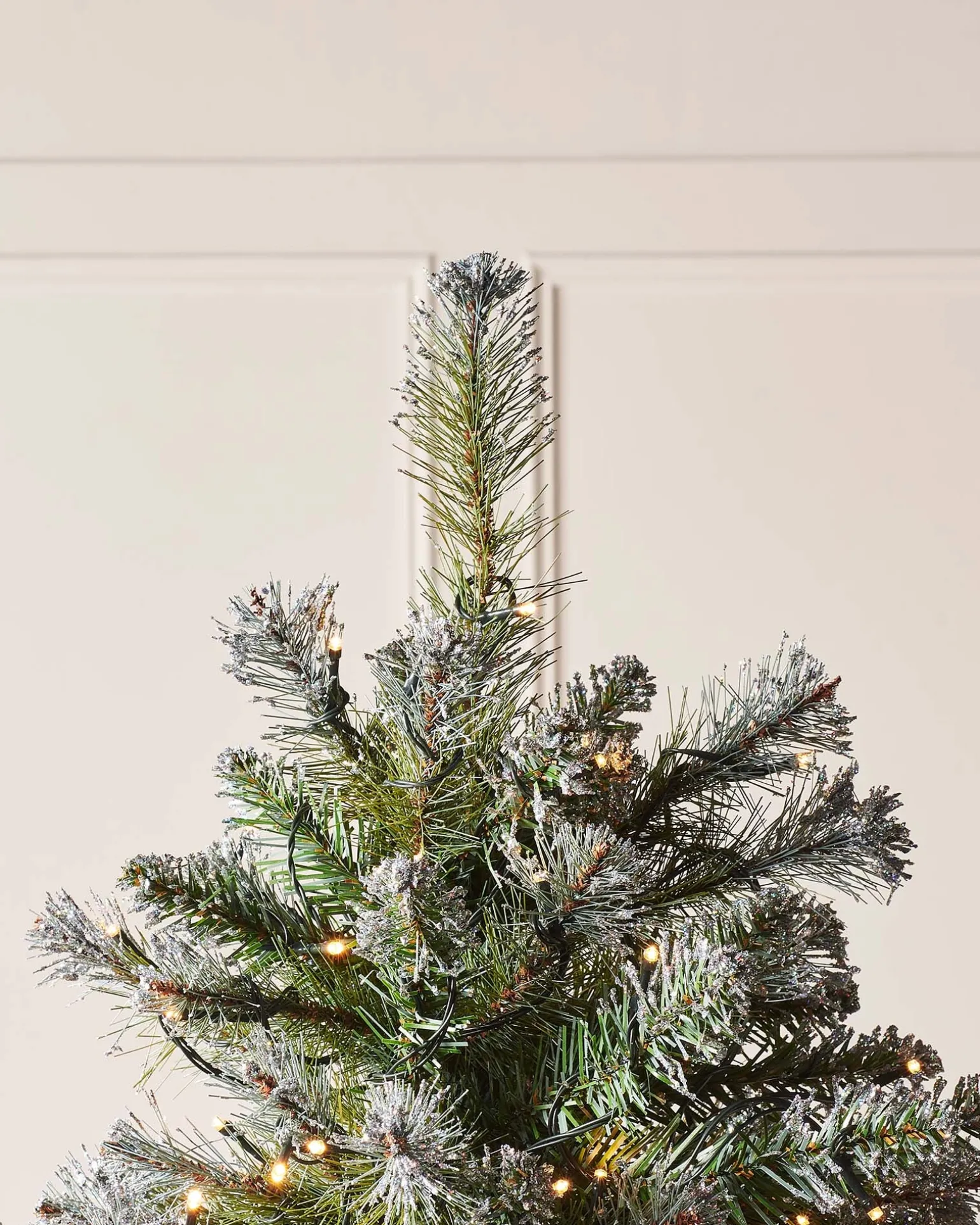 WeRChristmas Pre-lit Blue Brockton Spruce Christmas Tree, 6 Ft^ Snow Flocked Christmas Trees|Pre Lit Christmas Trees