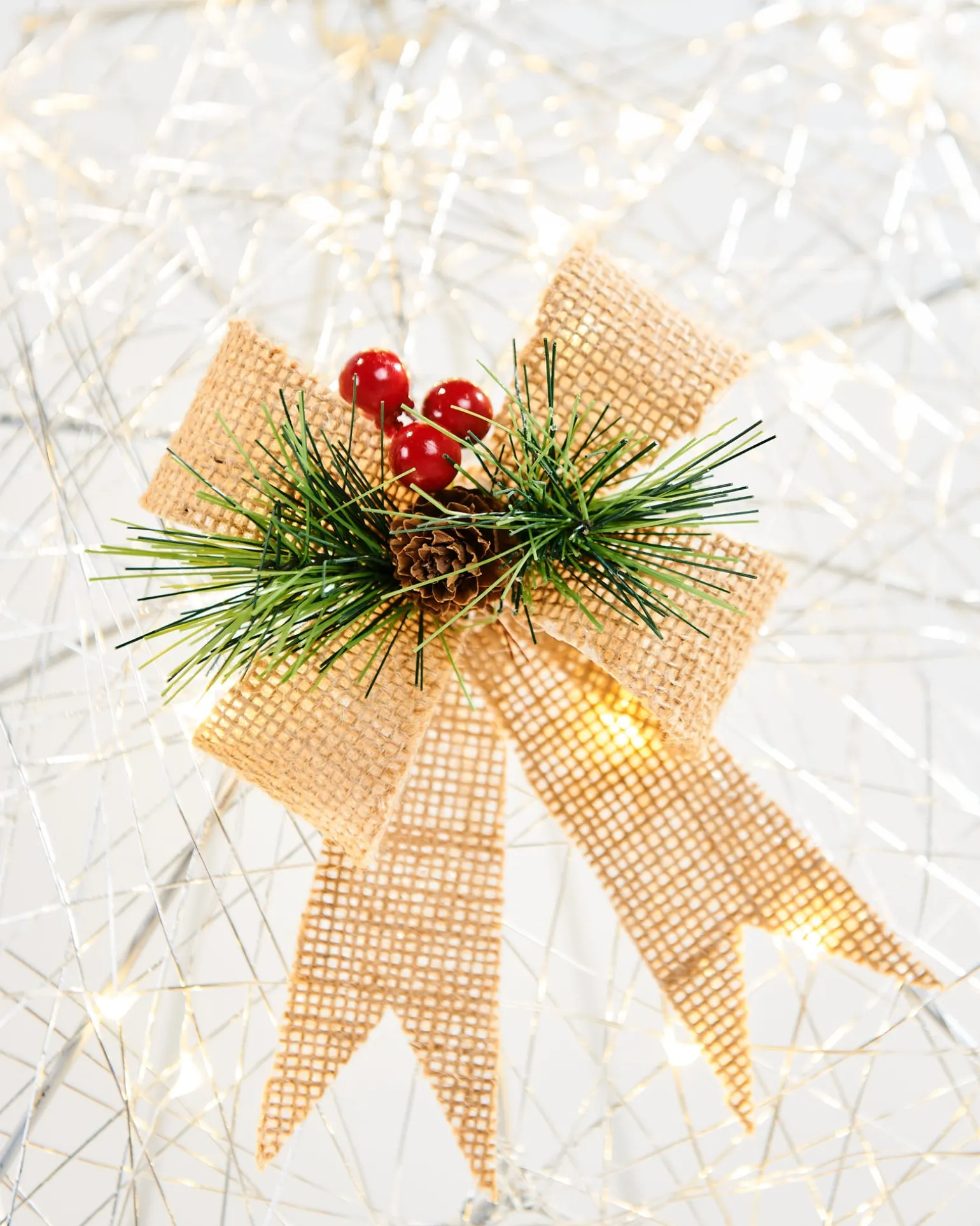 WeRChristmas Pre-Lit 2D Metal Star, Silver, 60 Cm^ Table Decorations