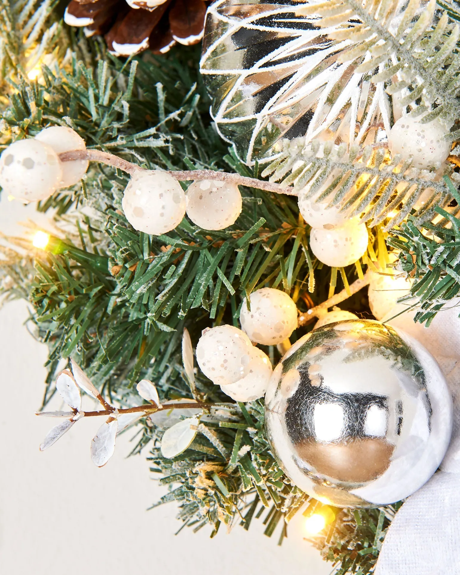 WeRChristmas Pre-Lit Decorated Frosted Wreath, White/Silver, 60 Cm^ Decorated Wreaths|Pre Lit Wreaths