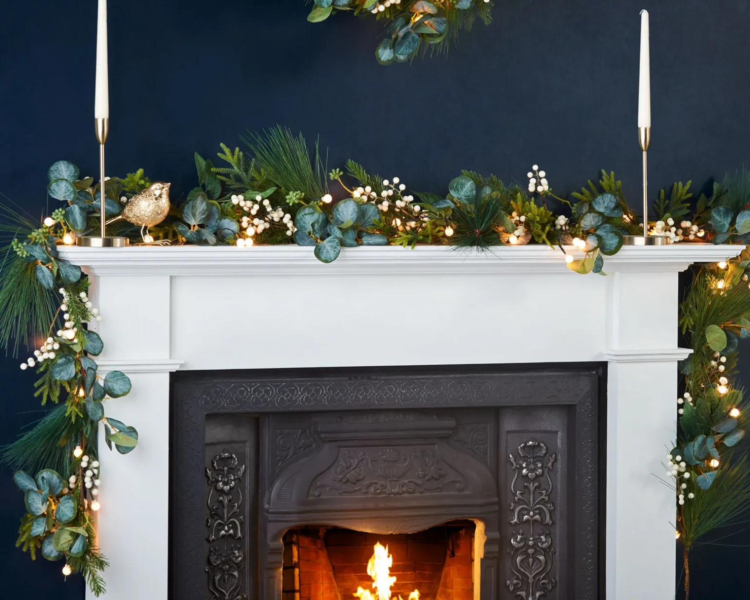 WeRChristmas Pre-Lit Decorated Garland, Berries & Eucalyptuses, 9 Ft^ Plain Garlands|Decorated Garlands