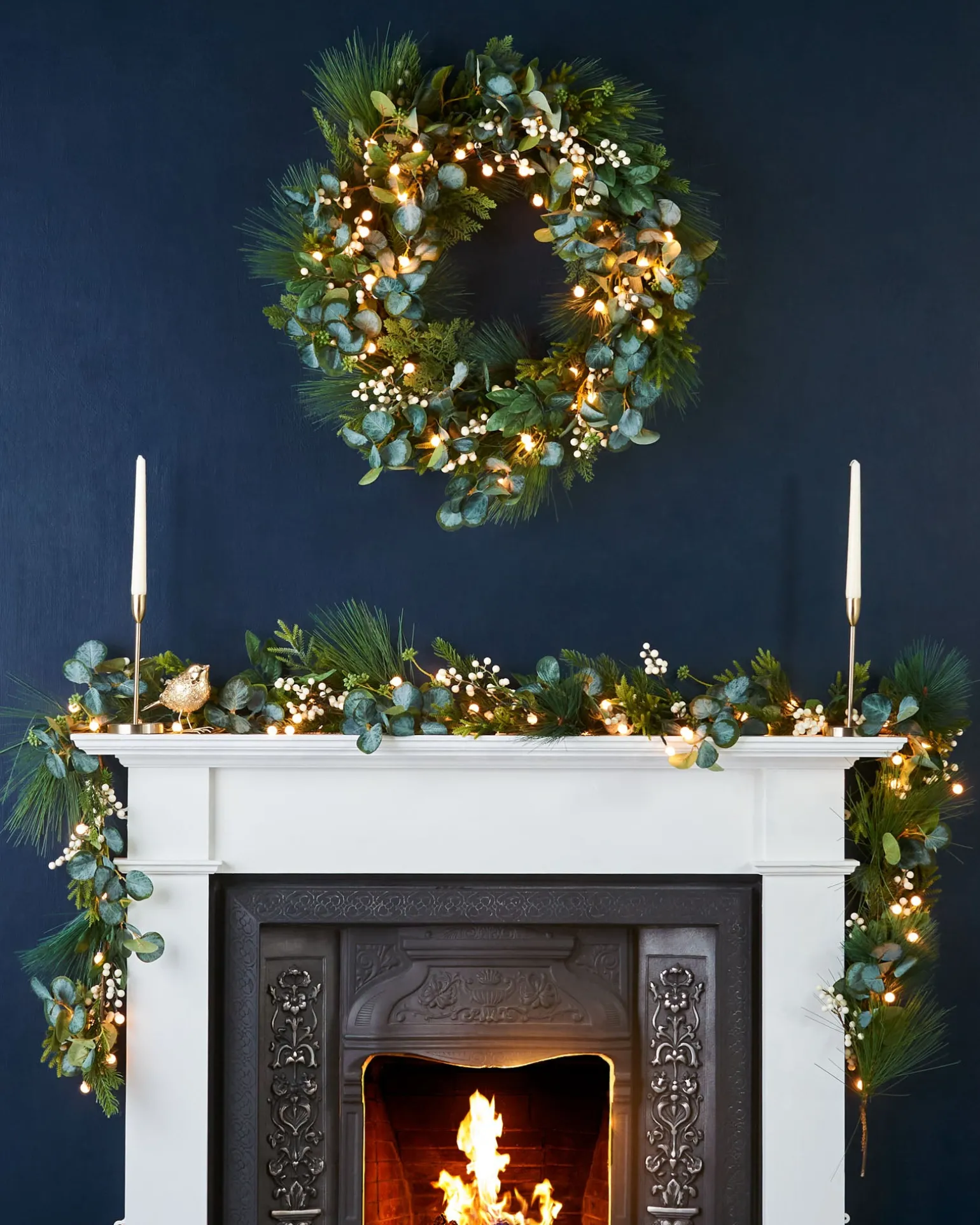 WeRChristmas Pre-Lit Decorated Garland, Berries & Eucalyptuses, 9 Ft^ Plain Garlands|Decorated Garlands
