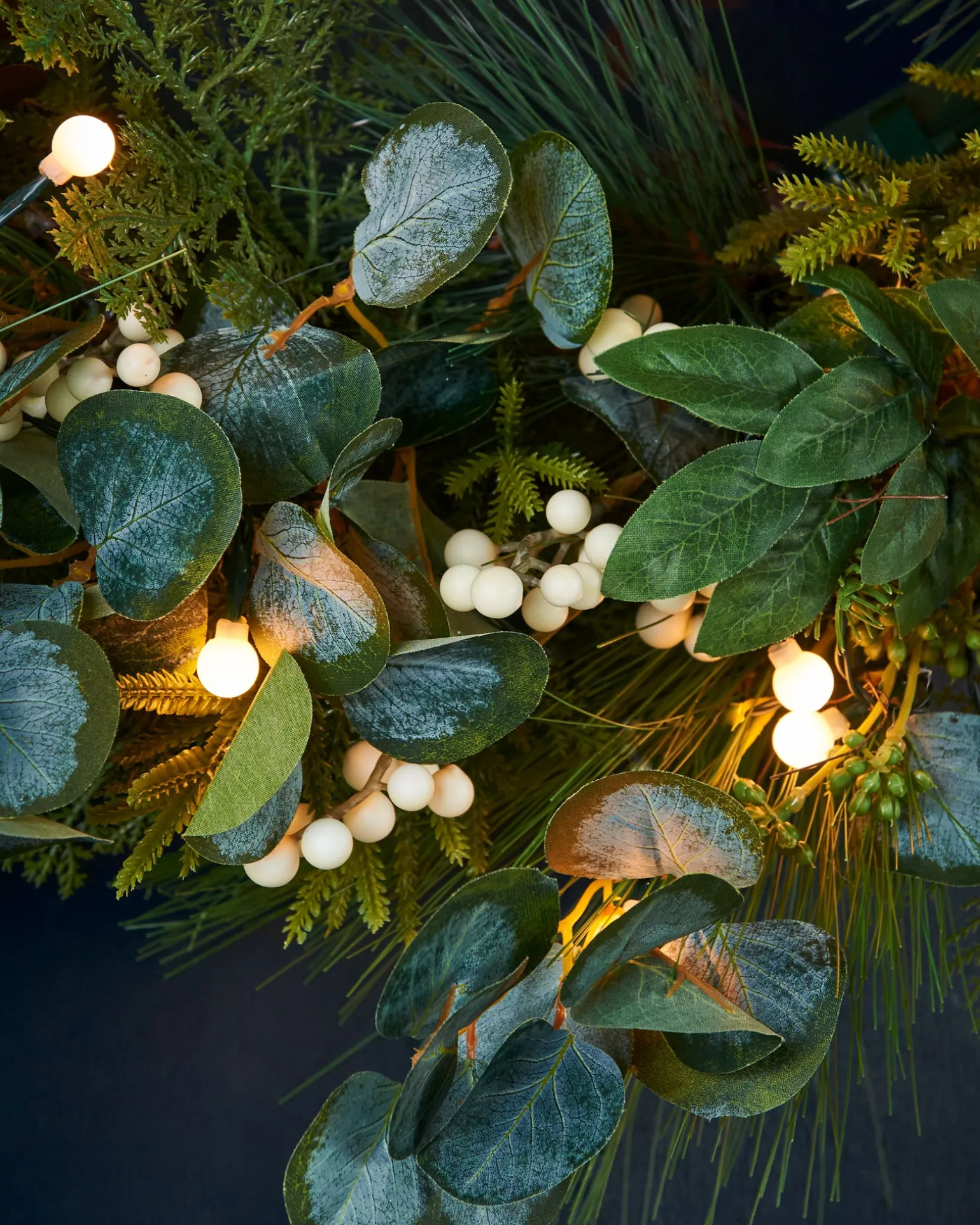 WeRChristmas Pre-Lit Decorated Garland, Berries & Eucalyptuses, 9 Ft^ Plain Garlands|Decorated Garlands