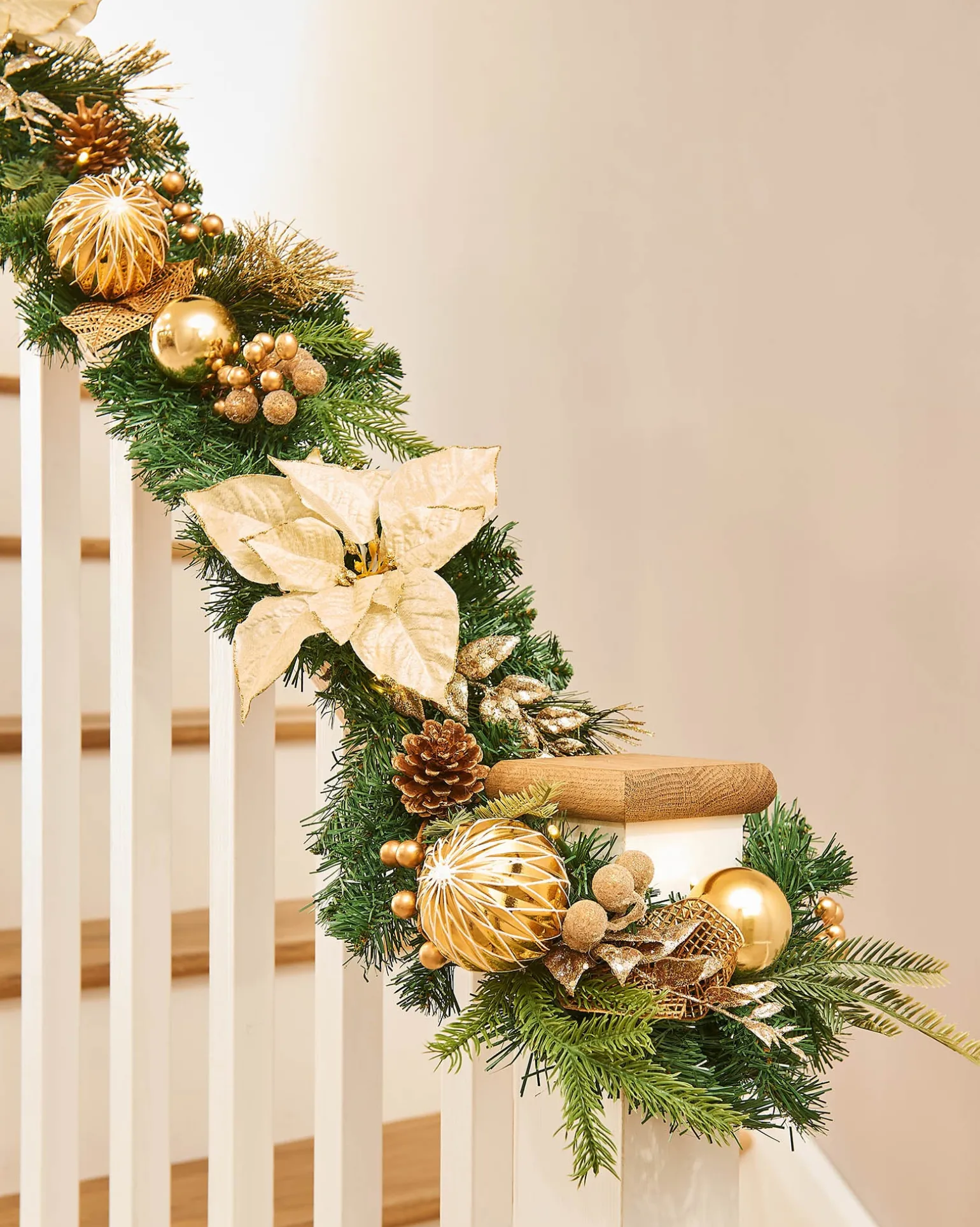 WeRChristmas Pre-Lit Decorated Garland, Cream/Gold, 9 Ft^ Decorated Garlands|Pre Lit Garlands