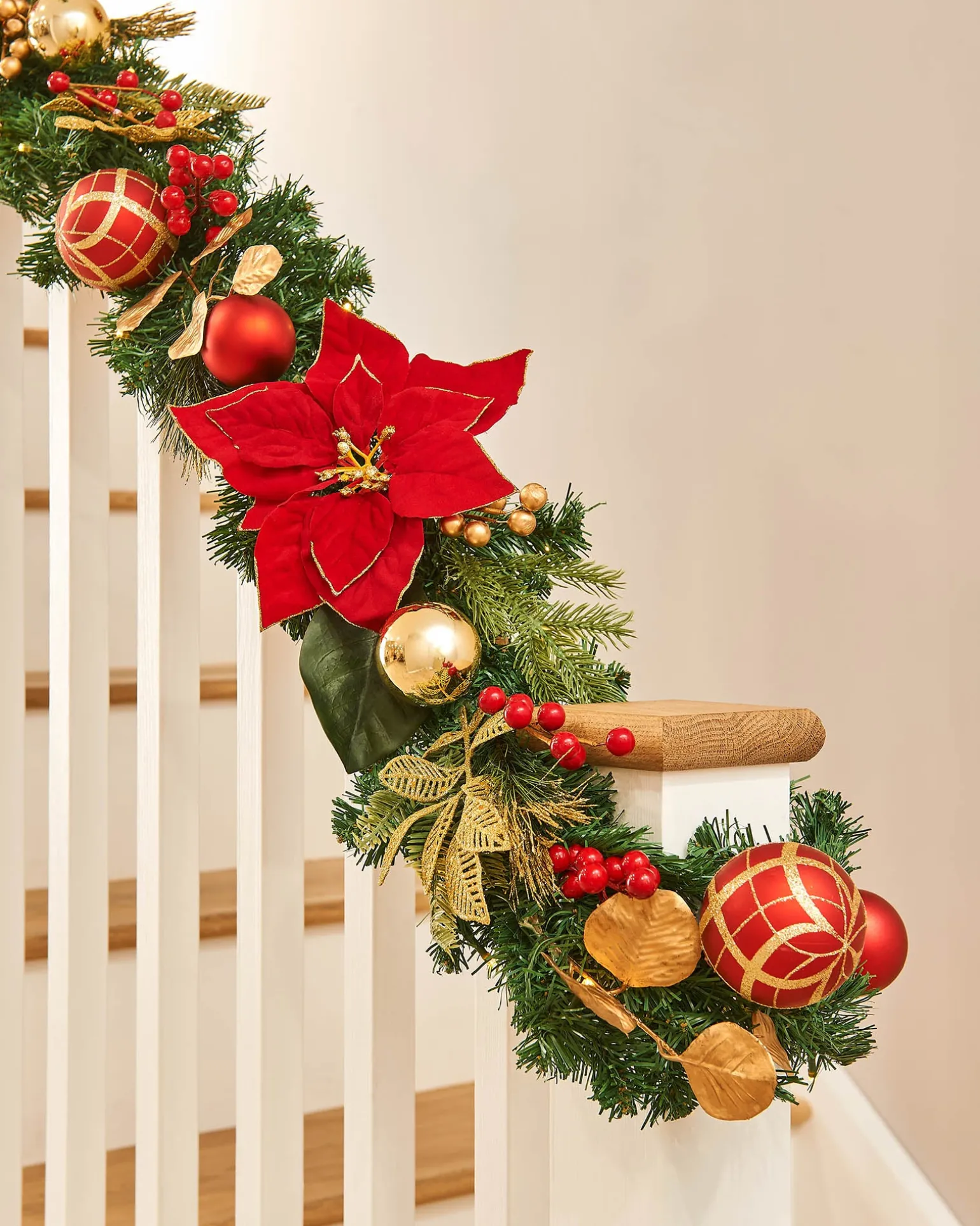 WeRChristmas Pre-Lit Decorated Garland, Red/Gold, 9 Ft^ Decorated Garlands|Pre Lit Garlands