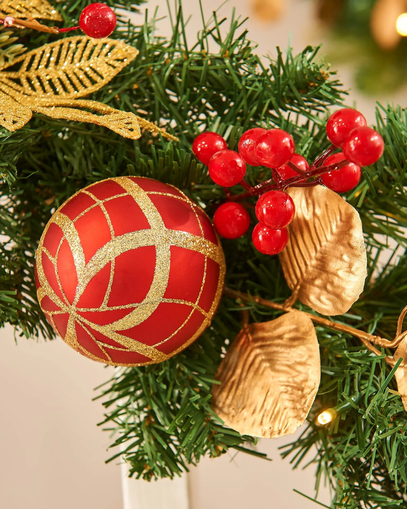 WeRChristmas Pre-Lit Decorated Garland, Red/Gold, 9 Ft^ Decorated Garlands|Pre Lit Garlands