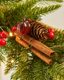 WeRChristmas Pre-Lit Decorated Garland, Apples & Cinnamon Sticks, 9 Ft^ Decorated Garlands|Pre Lit Garlands