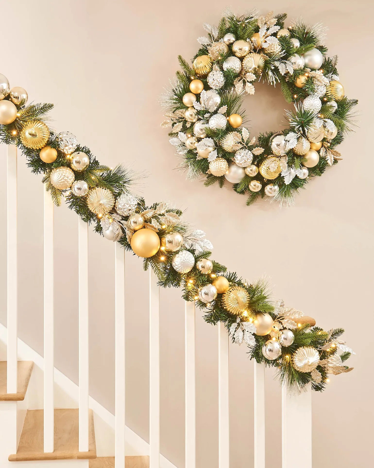 WeRChristmas Pre-Lit Decorated Garland, Silver/Champagne/Gold, 9 Ft^ Decorated Garlands|Pre Lit Garlands