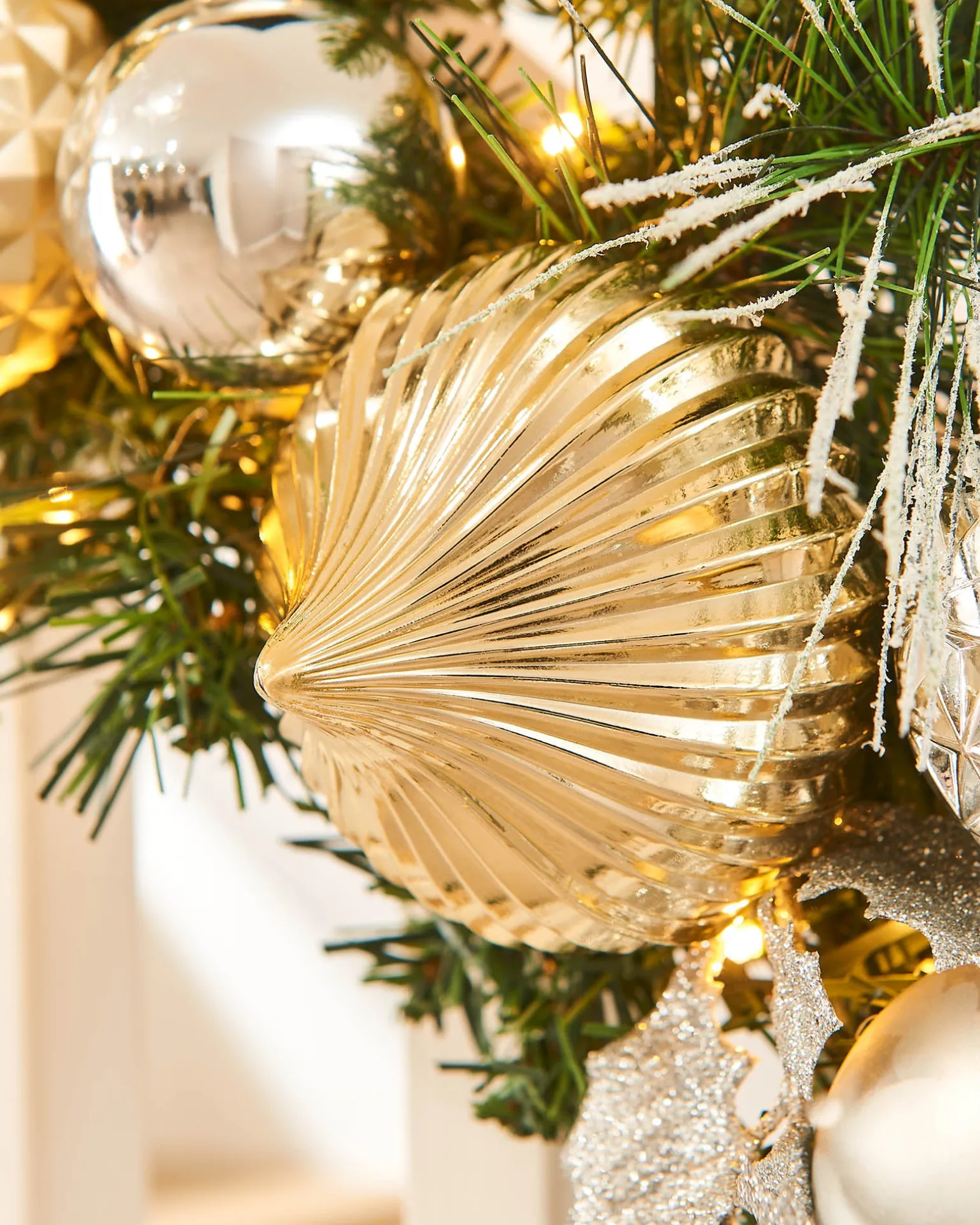 WeRChristmas Pre-Lit Decorated Garland, Silver/Champagne/Gold, 9 Ft^ Decorated Garlands|Pre Lit Garlands