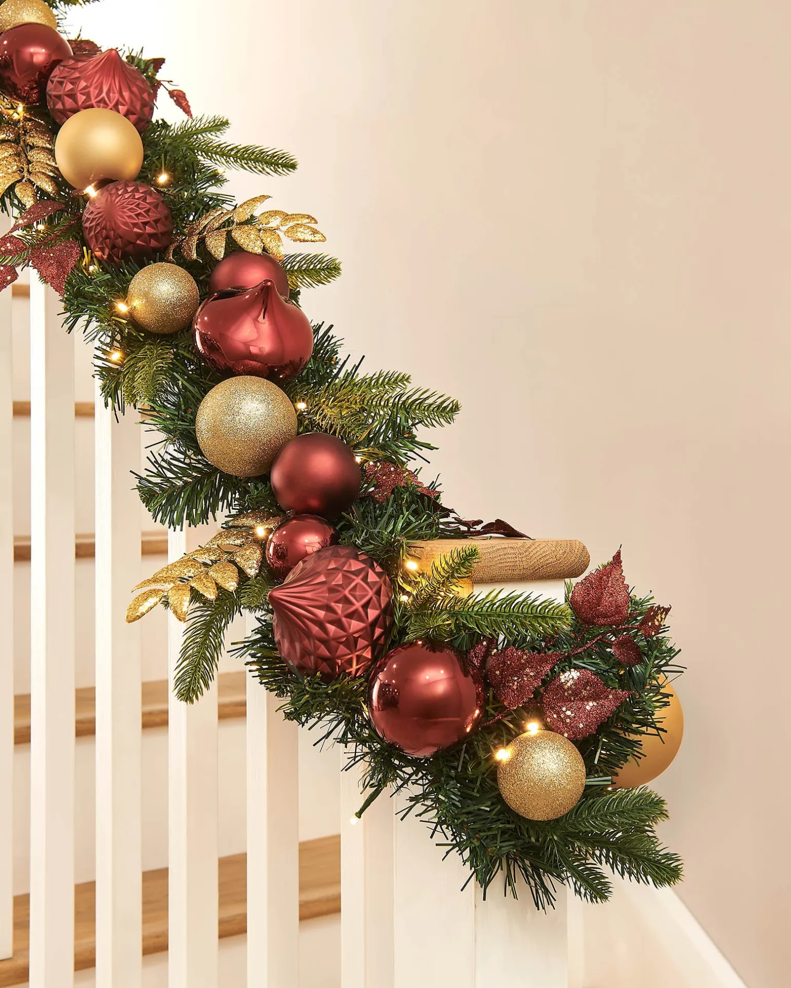 WeRChristmas Pre-Lit Decorated Garland, Burgundy/Gold, 9 Ft^ Decorated Garlands|Pre Lit Garlands