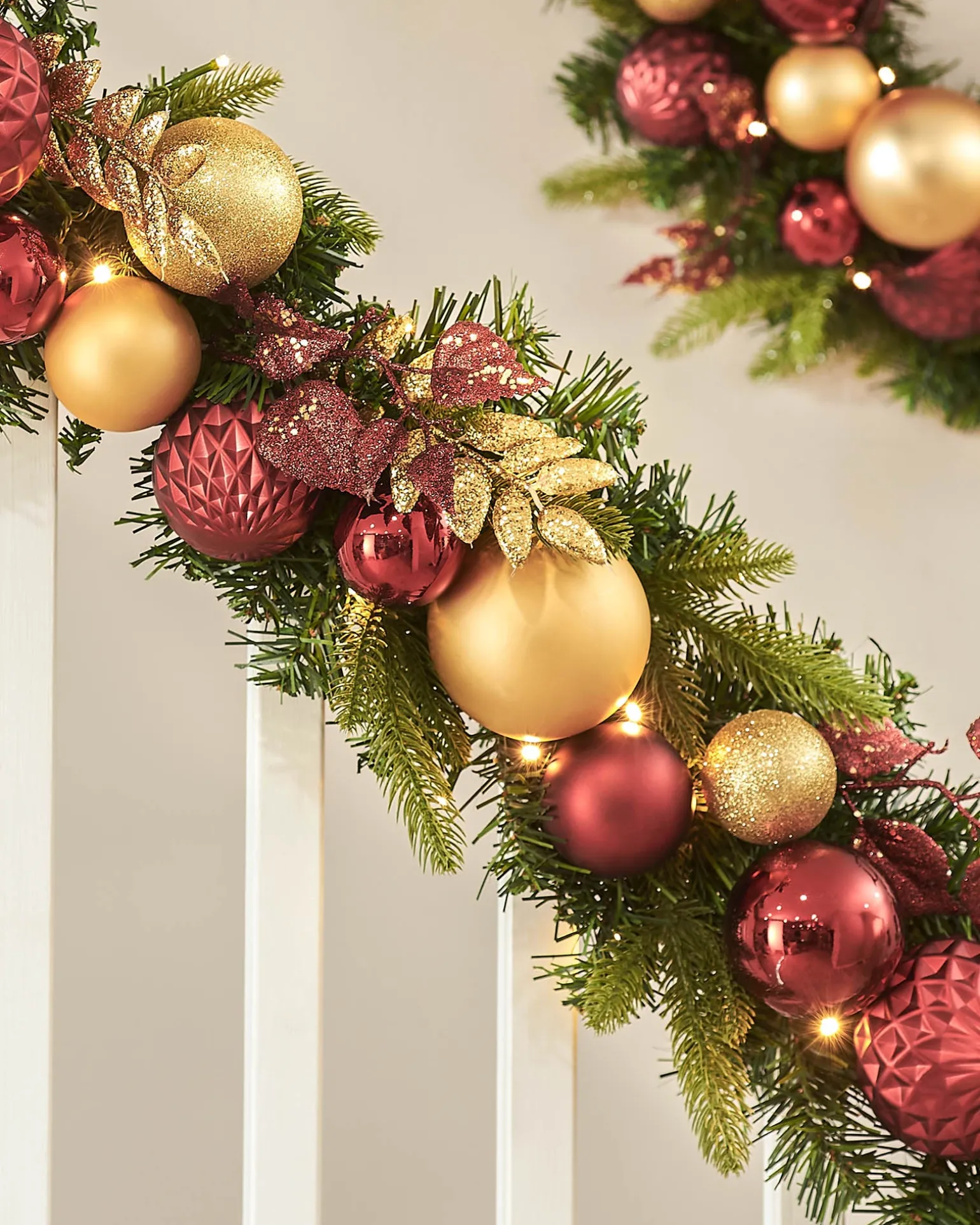 WeRChristmas Pre-Lit Decorated Garland, Burgundy/Gold, 9 Ft^ Decorated Garlands|Pre Lit Garlands