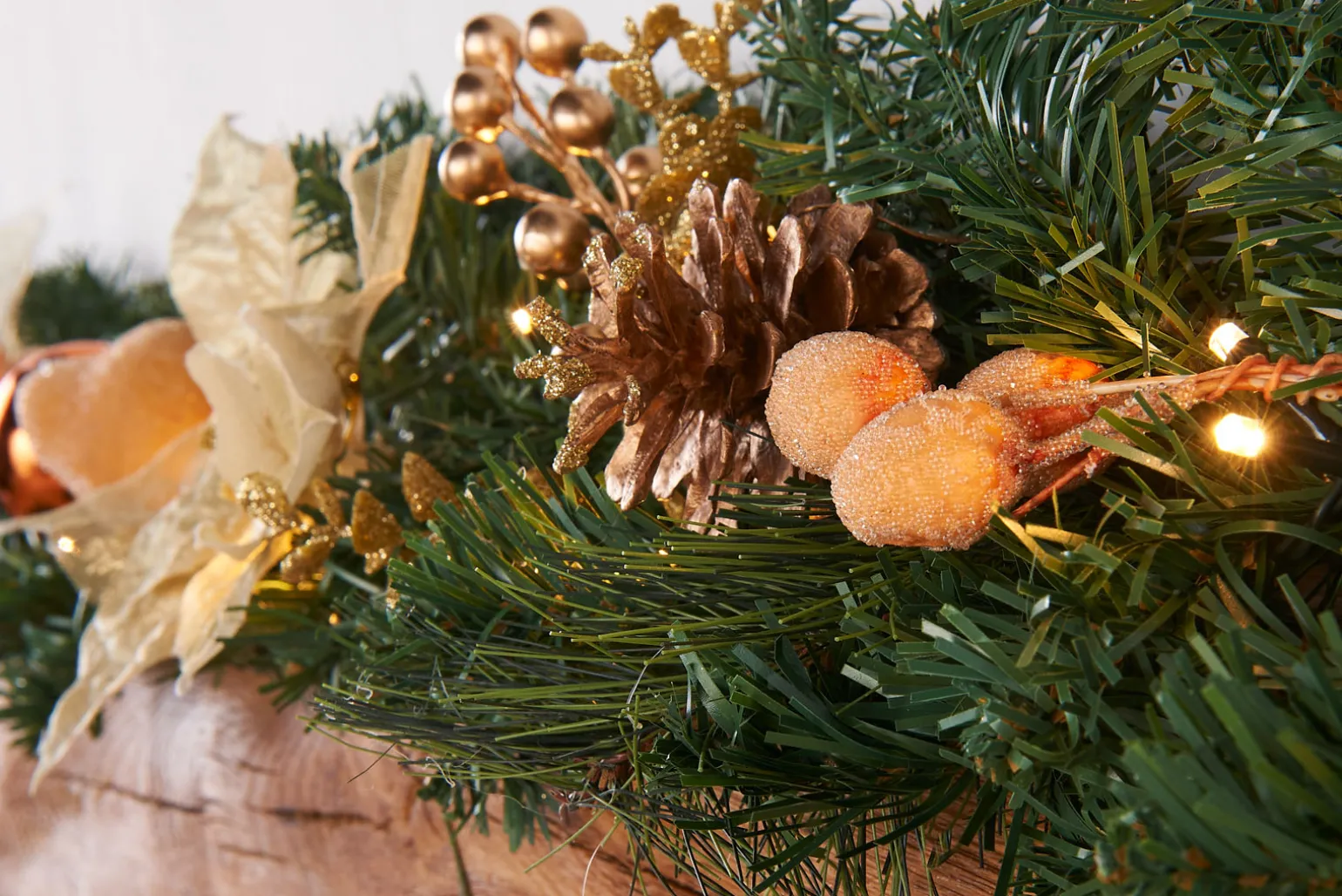WeRChristmas Pre-Lit Decorated Garland, Copper/Gold, 9 Ft^ Decorated Garlands|Pre Lit Garlands