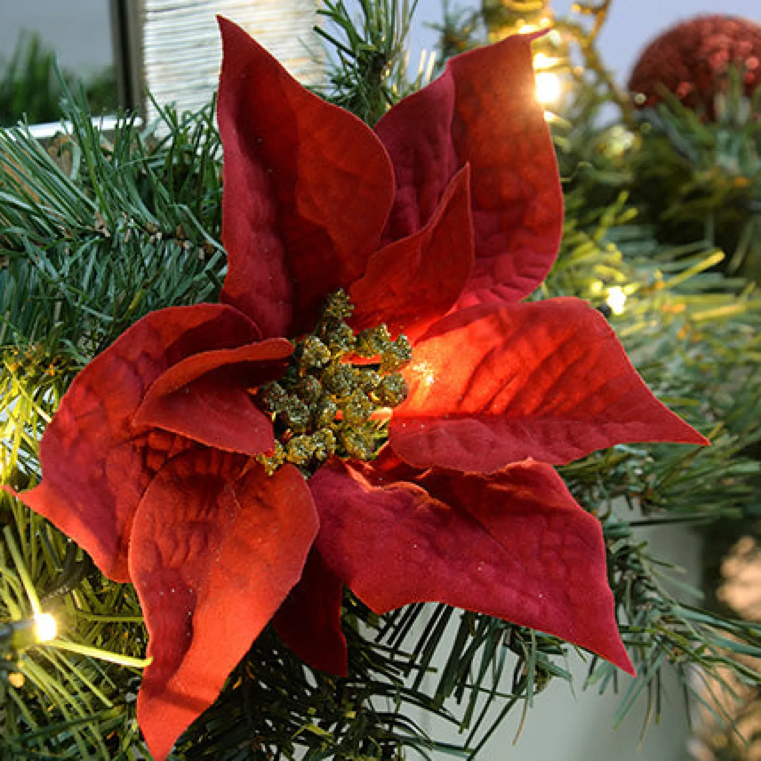 WeRChristmas Pre-Lit Decorated Garland, Red/Gold, 9 Ft^ Decorated Garlands|Pre Lit Garlands