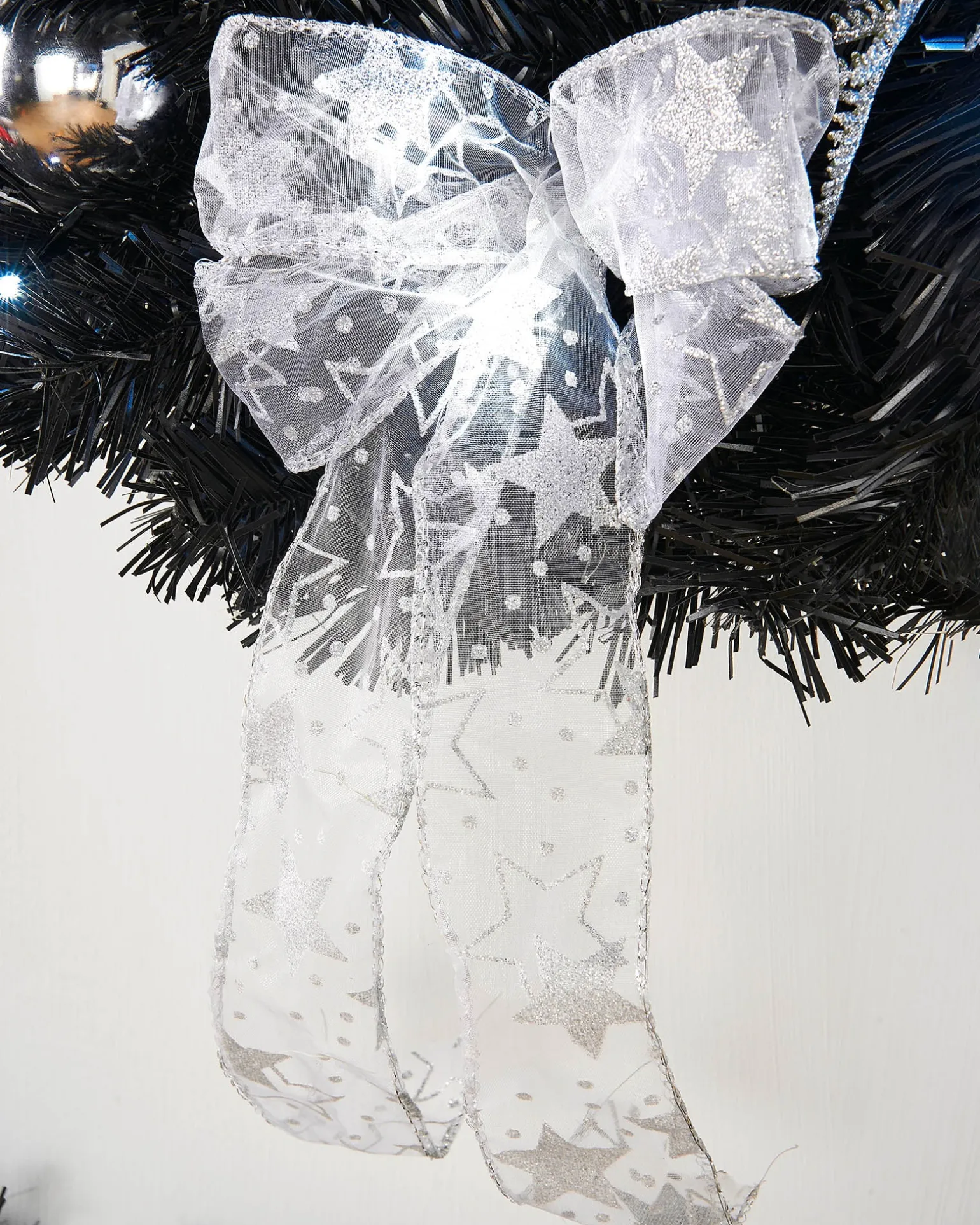 WeRChristmas Pre-Lit Decorated Wreath, Black/Silver, 60 Cm^ Decorated Wreaths|Pre Lit Wreaths