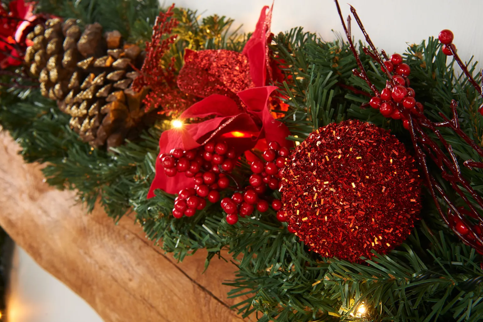 WeRChristmas Pre-Lit Extra Thick Decorated Garland, Red/Gold, 9 Ft^ Decorated Garlands|Pre Lit Garlands
