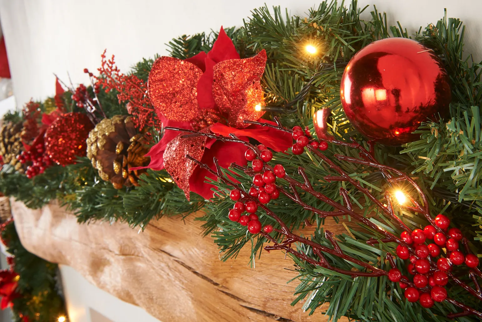 WeRChristmas Pre-Lit Extra Thick Decorated Garland, Red/Gold, 9 Ft^ Decorated Garlands|Pre Lit Garlands