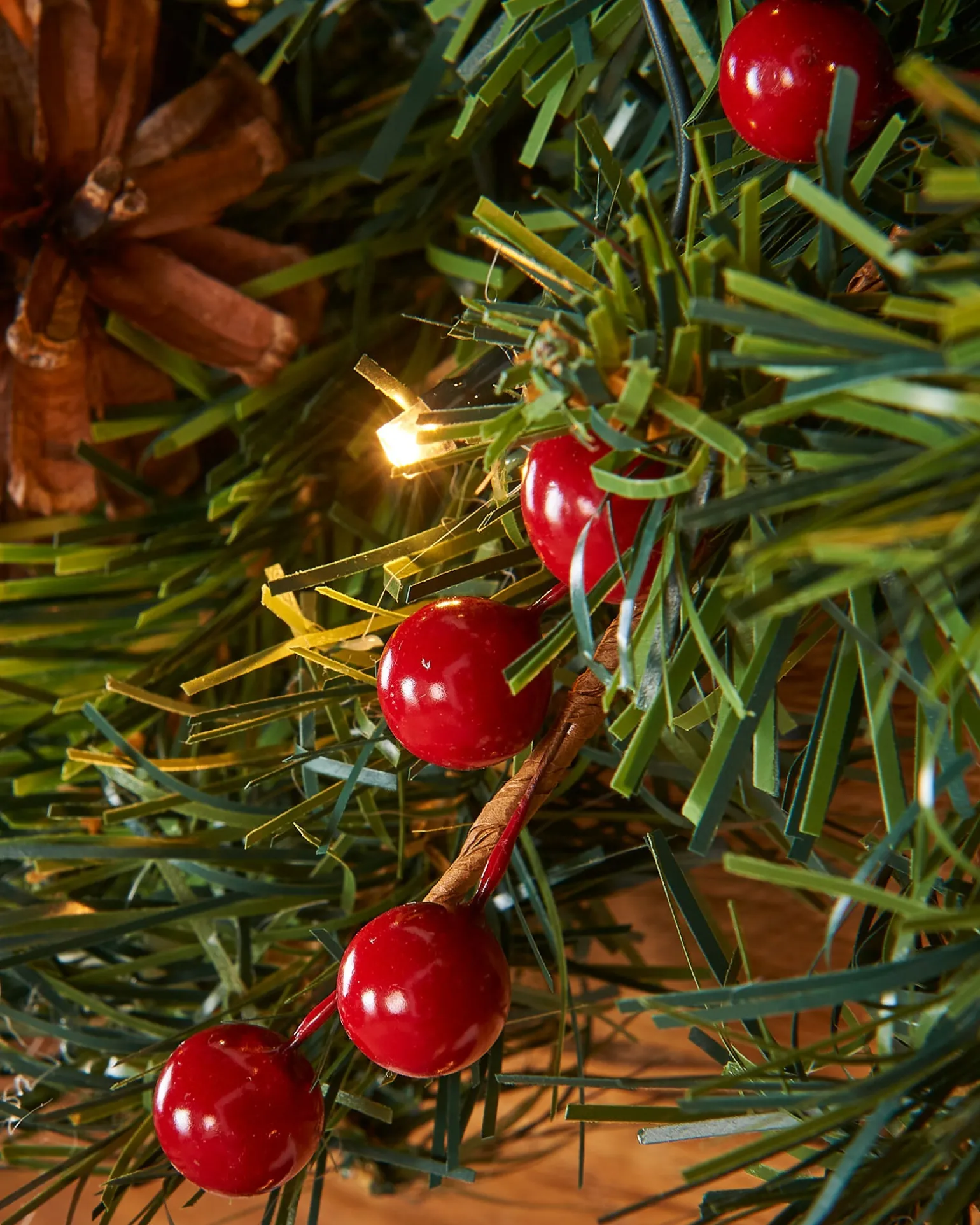 WeRChristmas Pre-Lit Extra Thick Garland, 9 Ft^ Decorated Garlands|Pre Lit Garlands