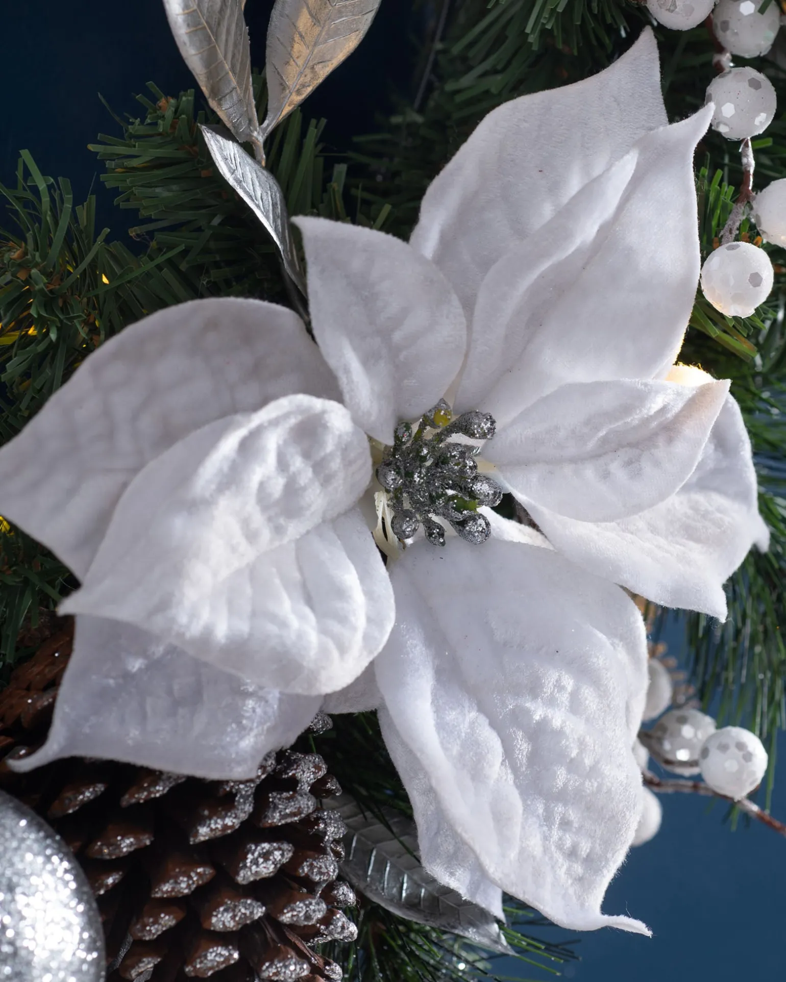WeRChristmas Pre-Lit Extra Thick Wreath, Silver/White, 76 Cm^ Decorated Wreaths|Pre Lit Wreaths